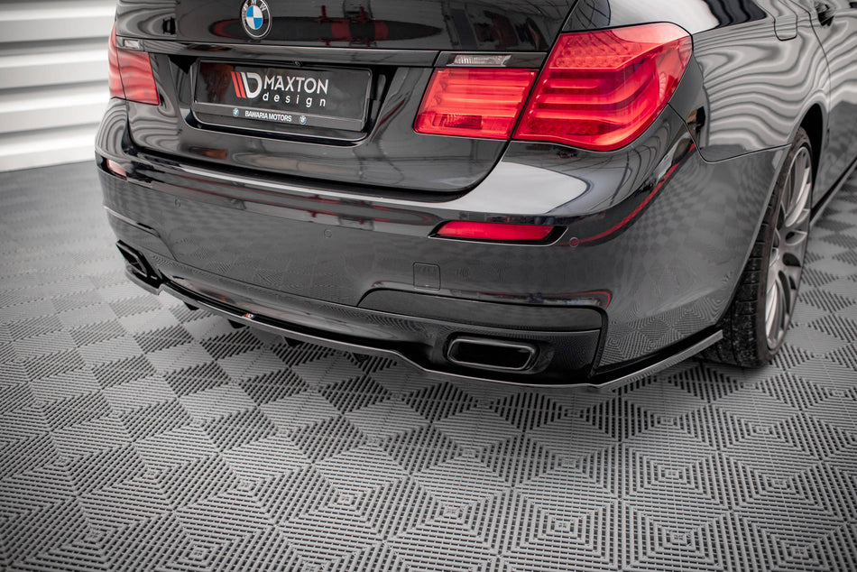 Mittlerer Heckdiffusor (mit einem vertikalem balken) BMW 7 M-Pack F01