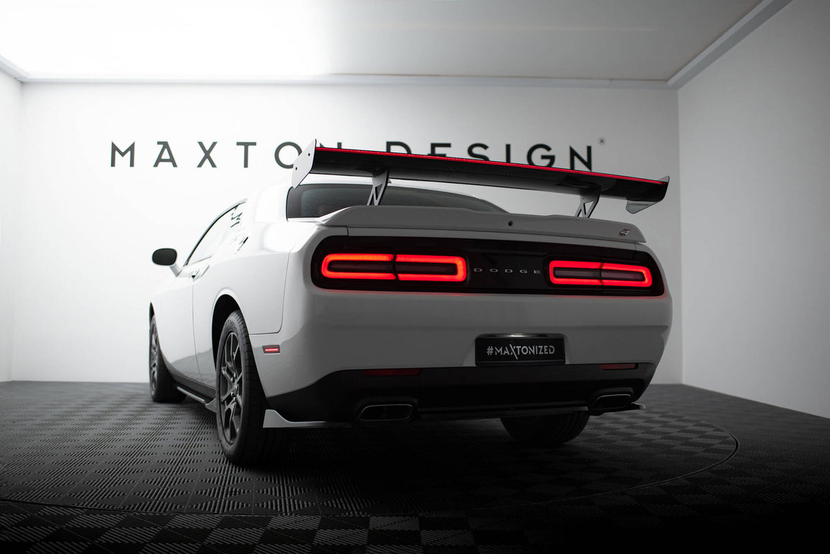 Carbon Heckspoiler + LED Dodge Challenger MK3