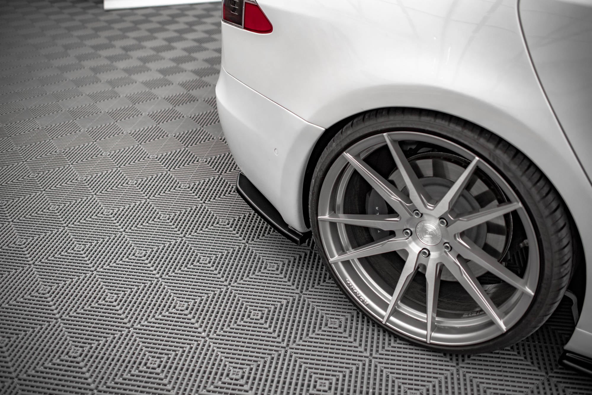 Heckseiten Flaps Tesla Model S Facelift