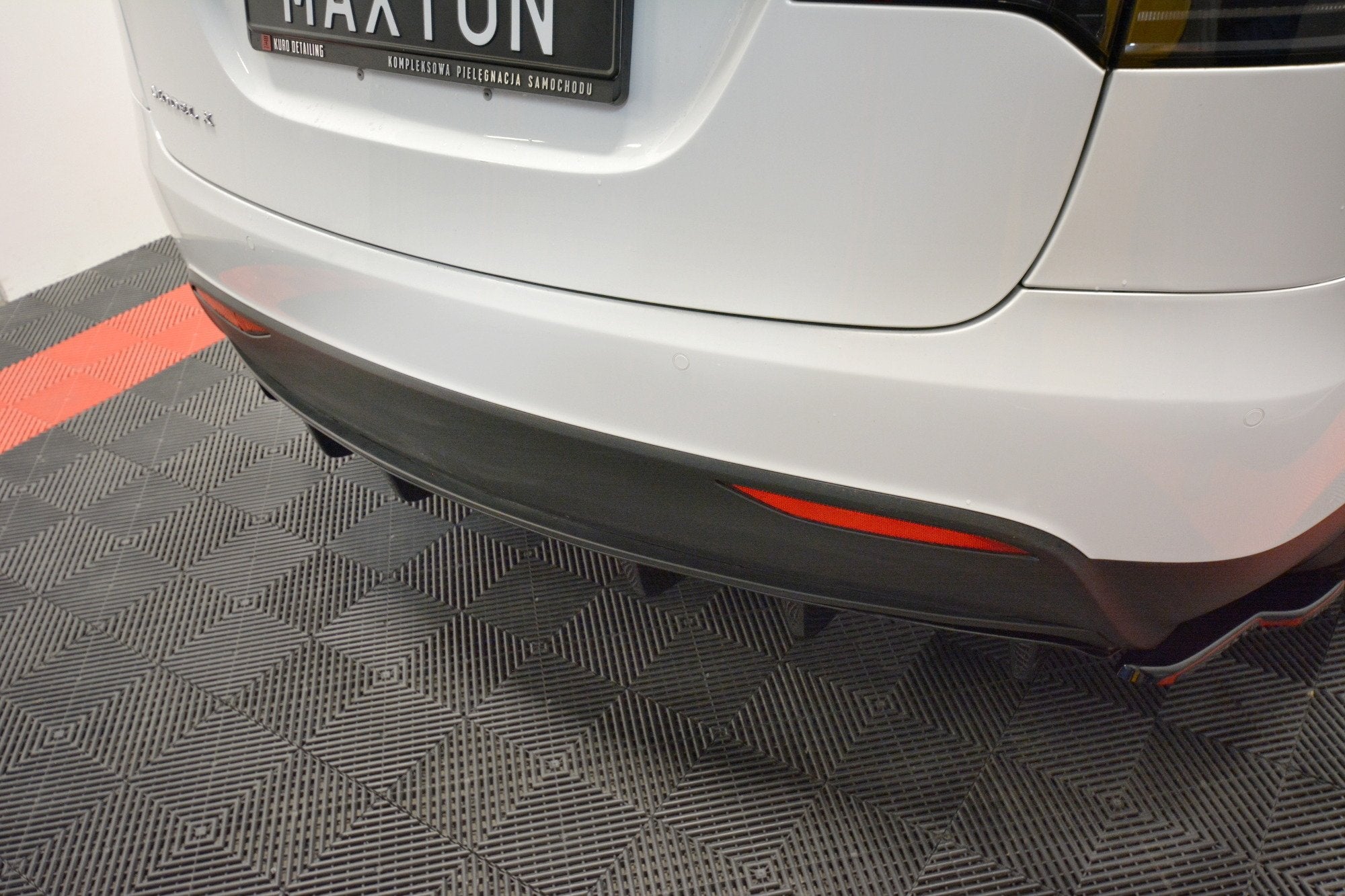Heckdiffusor Tesla Model X
