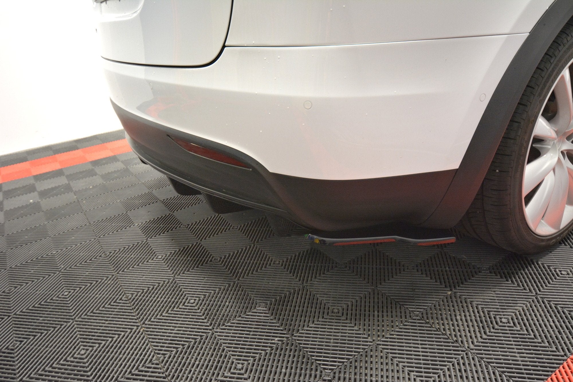 Heckdiffusor Tesla Model X