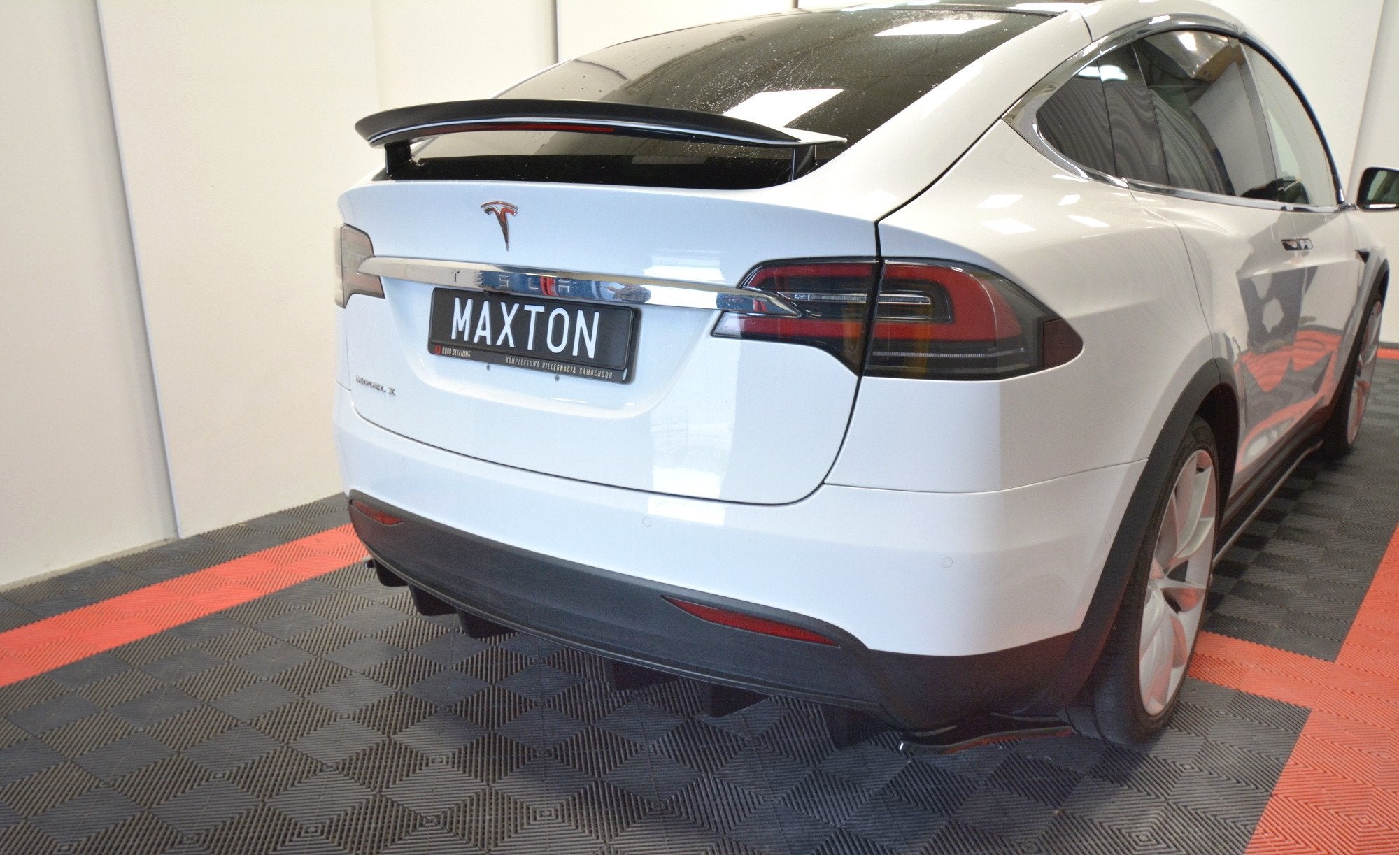 Heckdiffusor Tesla Model X