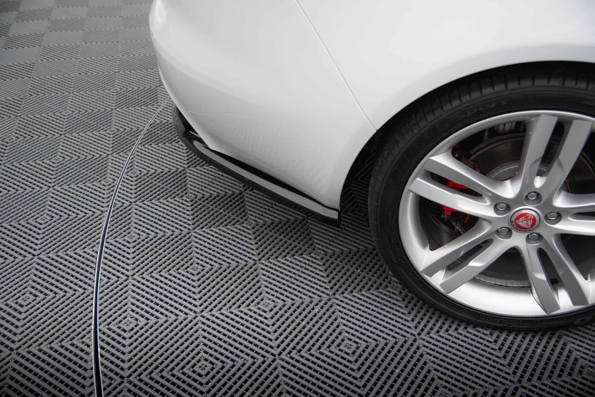 Heckseiten Flaps Jaguar XE R-Sport X760