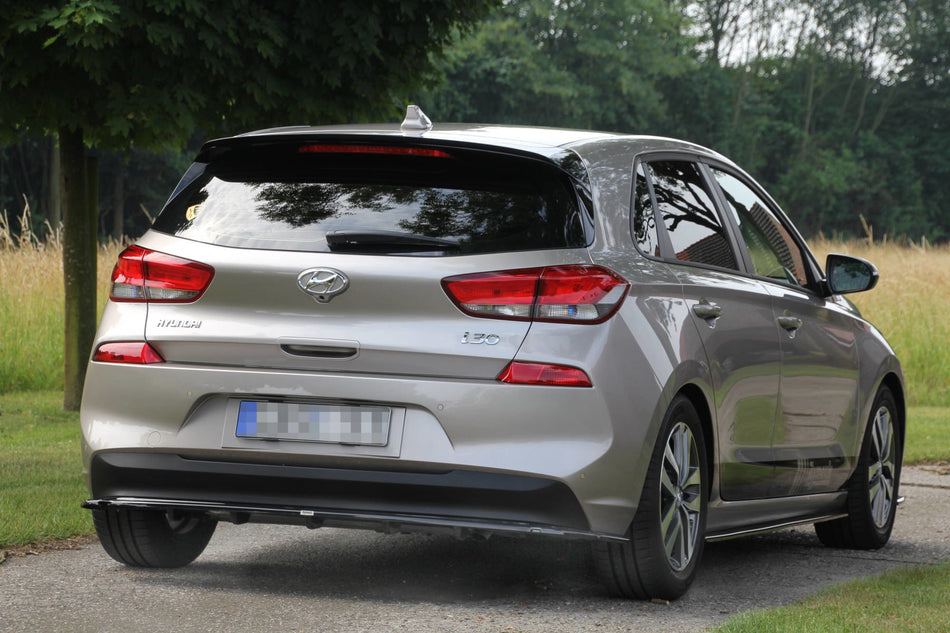 Heckdiffusor mit einem vertikalen Balken Hyundai I30 Mk3 Hatchback