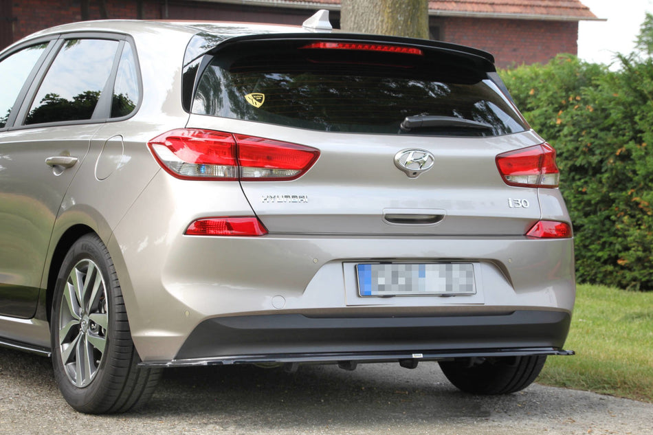 Heckdiffusor mit einem vertikalen Balken Hyundai I30 Mk3 Hatchback