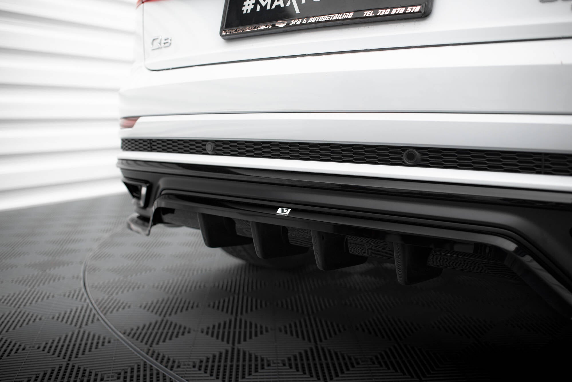 Heck Mittlerer Diffusor Audi Q8 S-Line Mk1