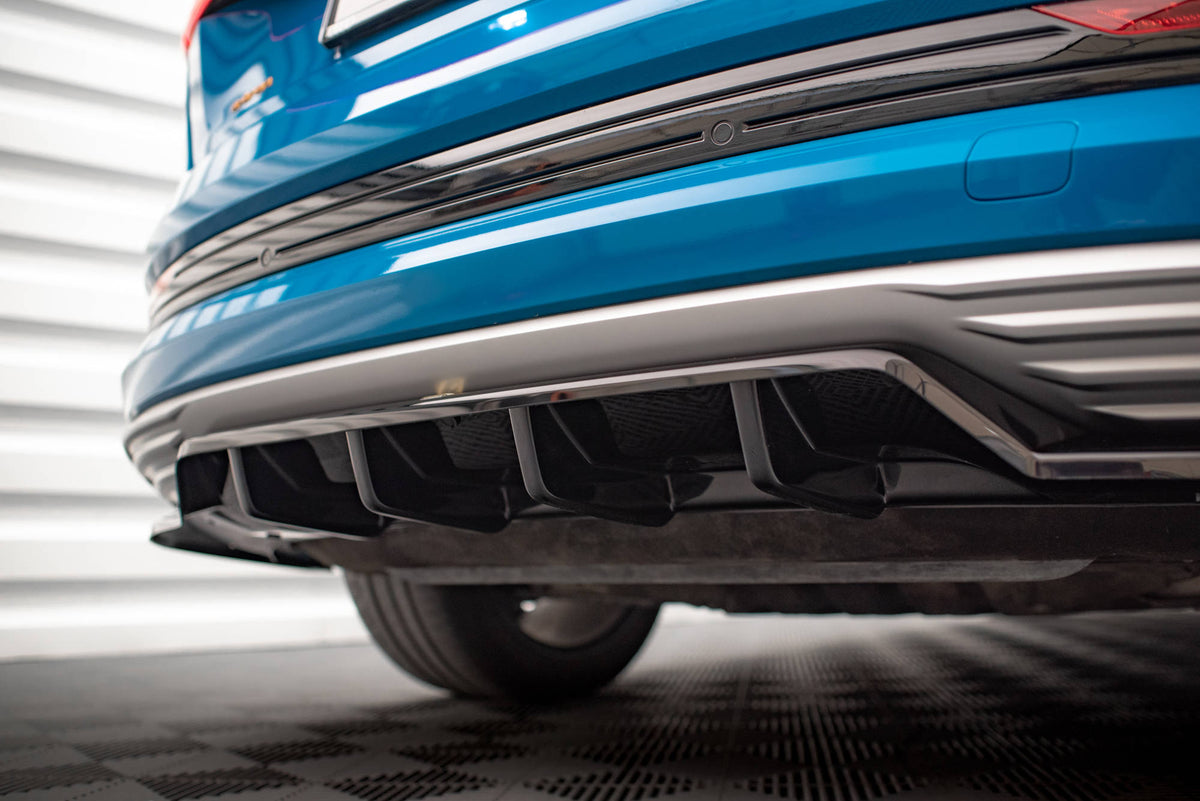 Heckdiffusor Audi e-tron mit vertikalem Balken