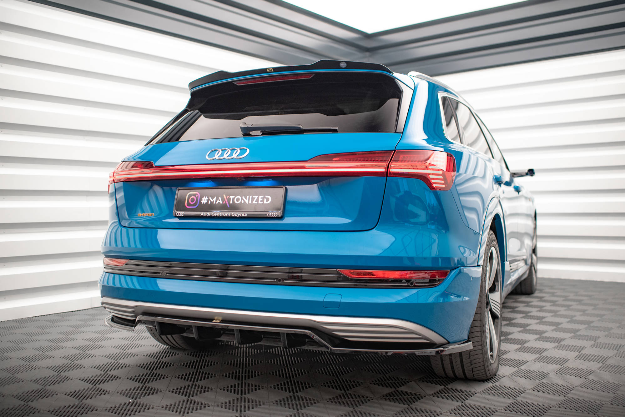 Heckdiffusor Audi e-tron mit vertikalem Balken