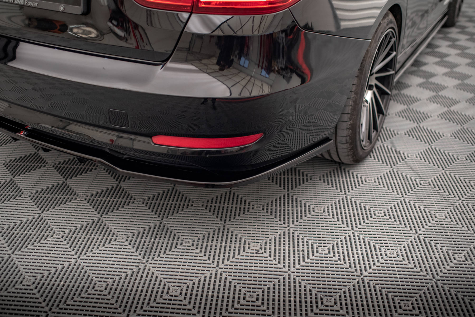 Heckdiffusor BMW 3 GT F34 mit vertikalem Balken