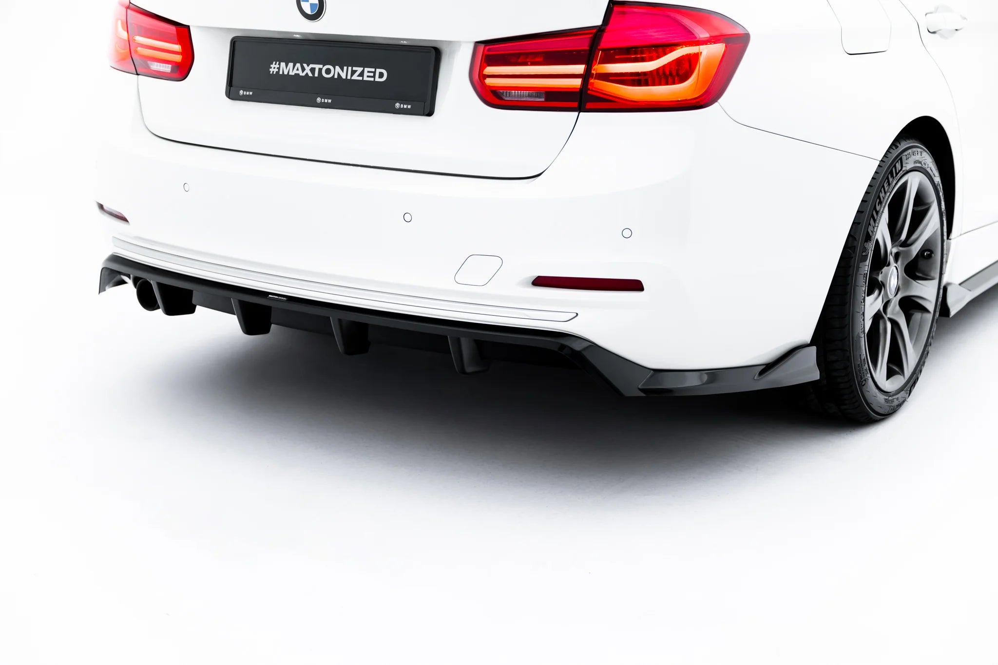 Mittlerer Heckdiffusor (mit einem vertikalem balken) BMW 3 Sportline Sedan / Touring F30 / F31