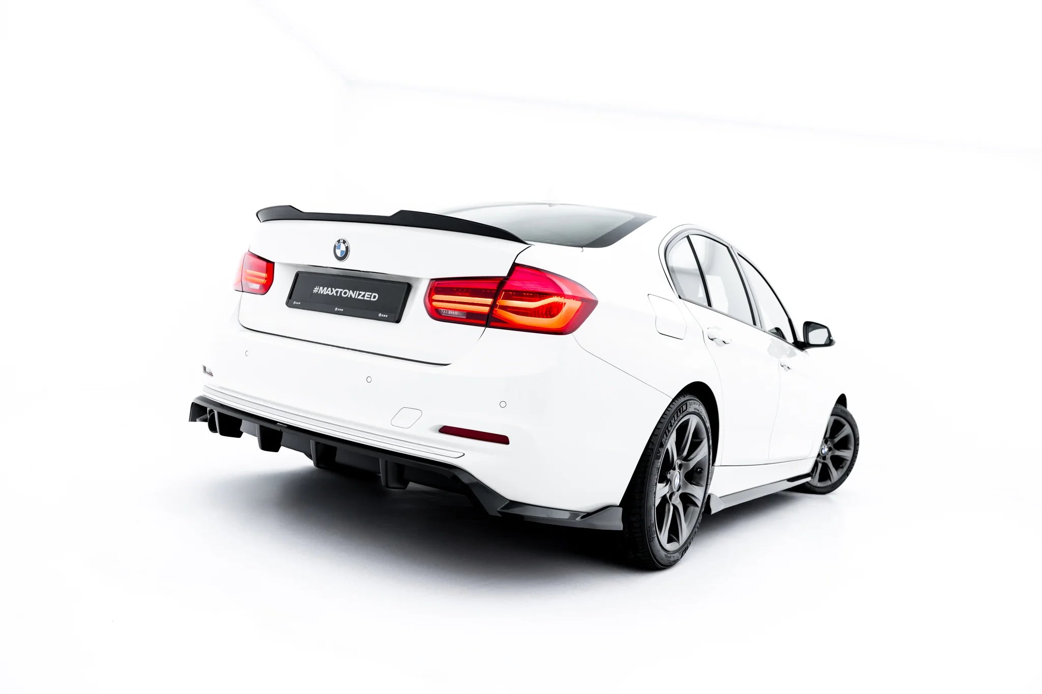 Mittlerer Heckdiffusor (mit einem vertikalem balken) BMW 3 Sportline Sedan / Touring F30 / F31