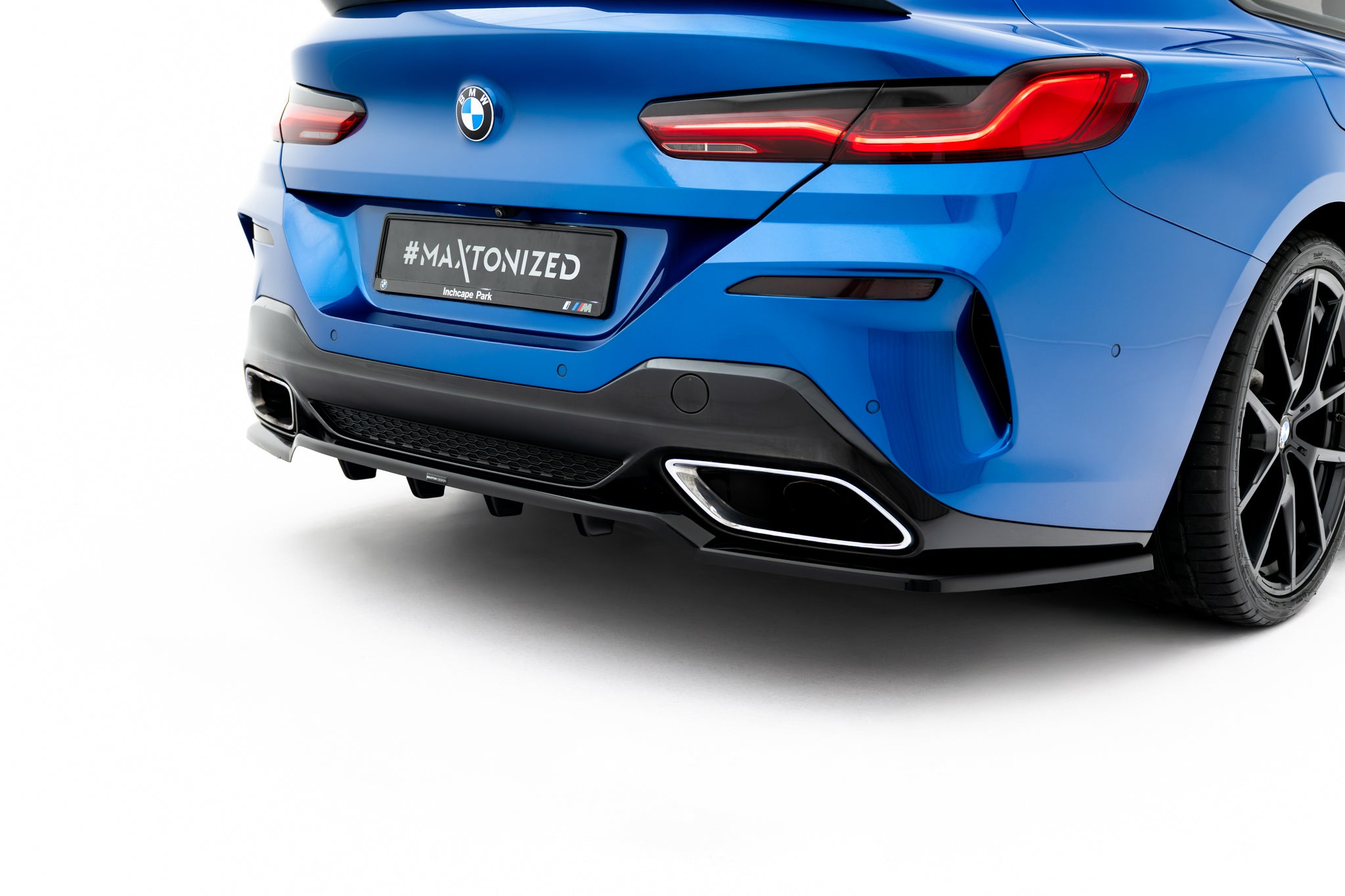 Mittlerer Heckdiffusor (mit einem vertikalem balken) BMW 8 Coupe M-PACK G15