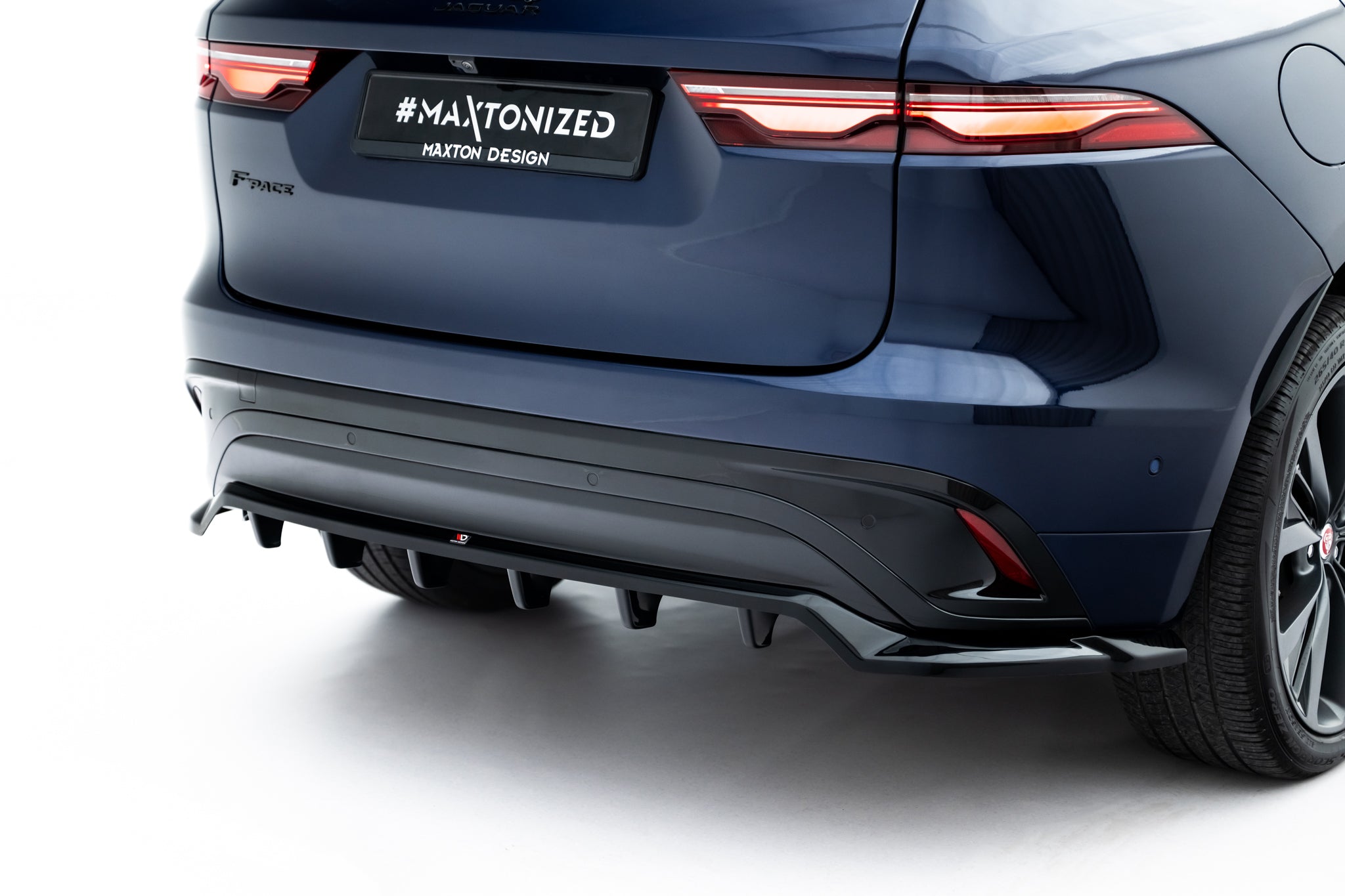 Mittlerer Heckdiffusor (mit einem vertikalem balken) Jaguar F-Pace R-Sport X761 Facelift