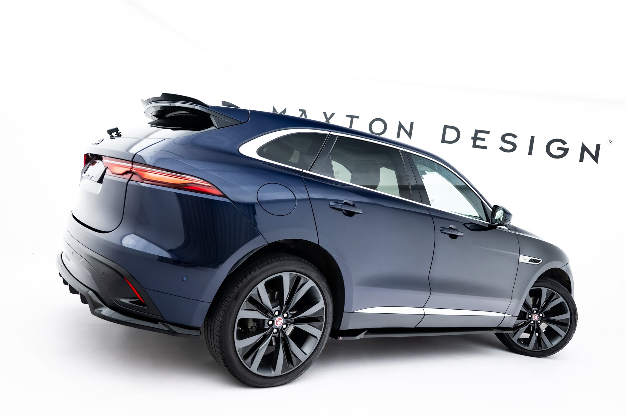 Mittlerer Heckdiffusor (mit einem vertikalem balken) Jaguar F-Pace R-Sport X761 Facelift