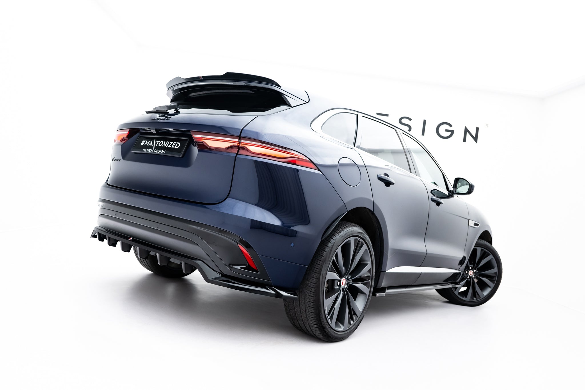 Mittlerer Heckdiffusor (mit einem vertikalem balken) Jaguar F-Pace R-Sport X761 Facelift