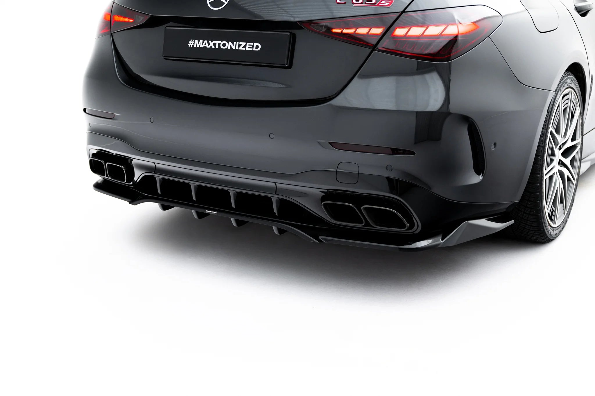 Mittlerer Heckdiffusor (mit einem vertikalem balken) Mercedes-AMG C63 Sedan / Estate W206 / S206
