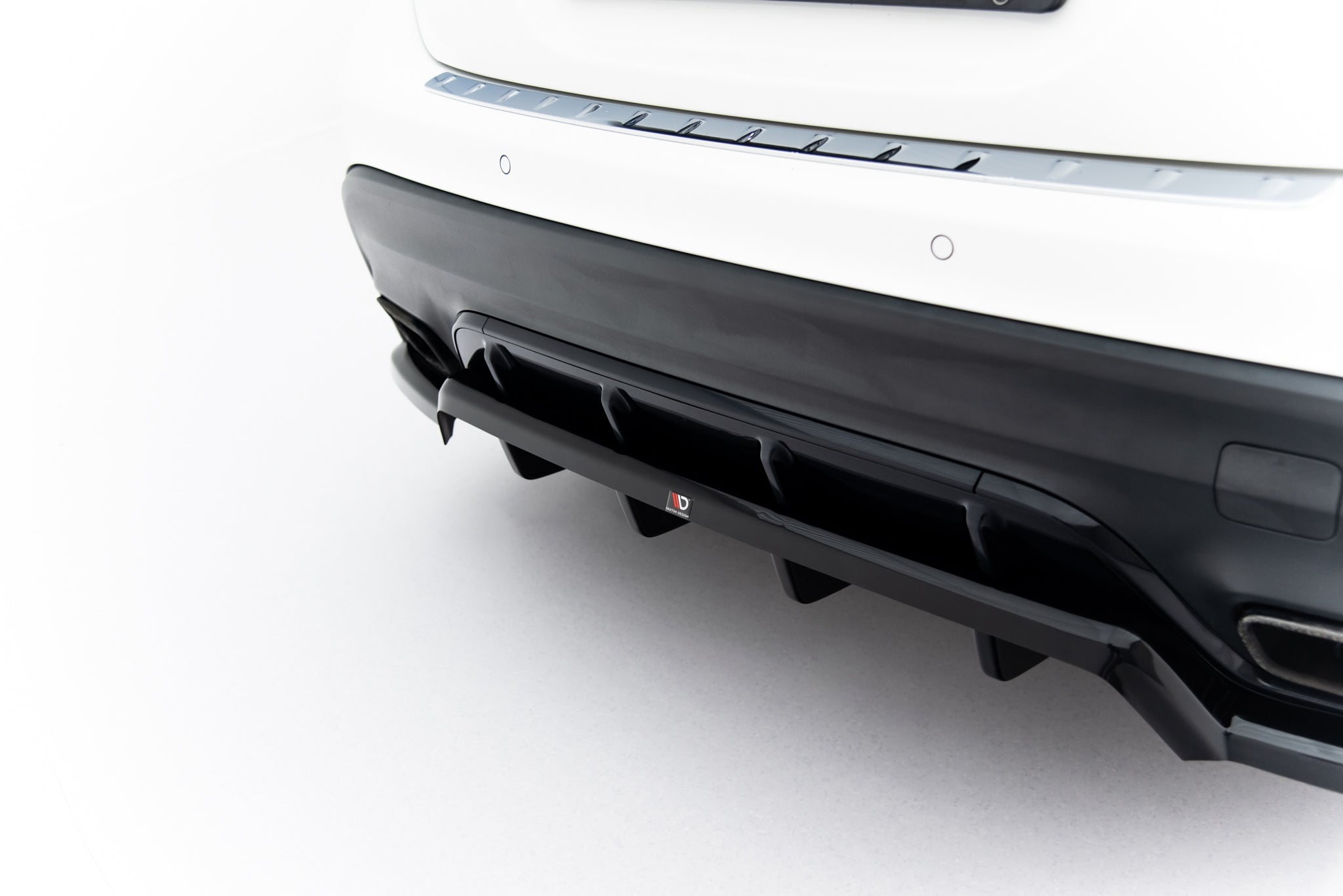 Mittlerer Heckdiffusor (mit einem vertikalem balken) Mercedes-Benz GLA 45 AMG X156 Facelift
