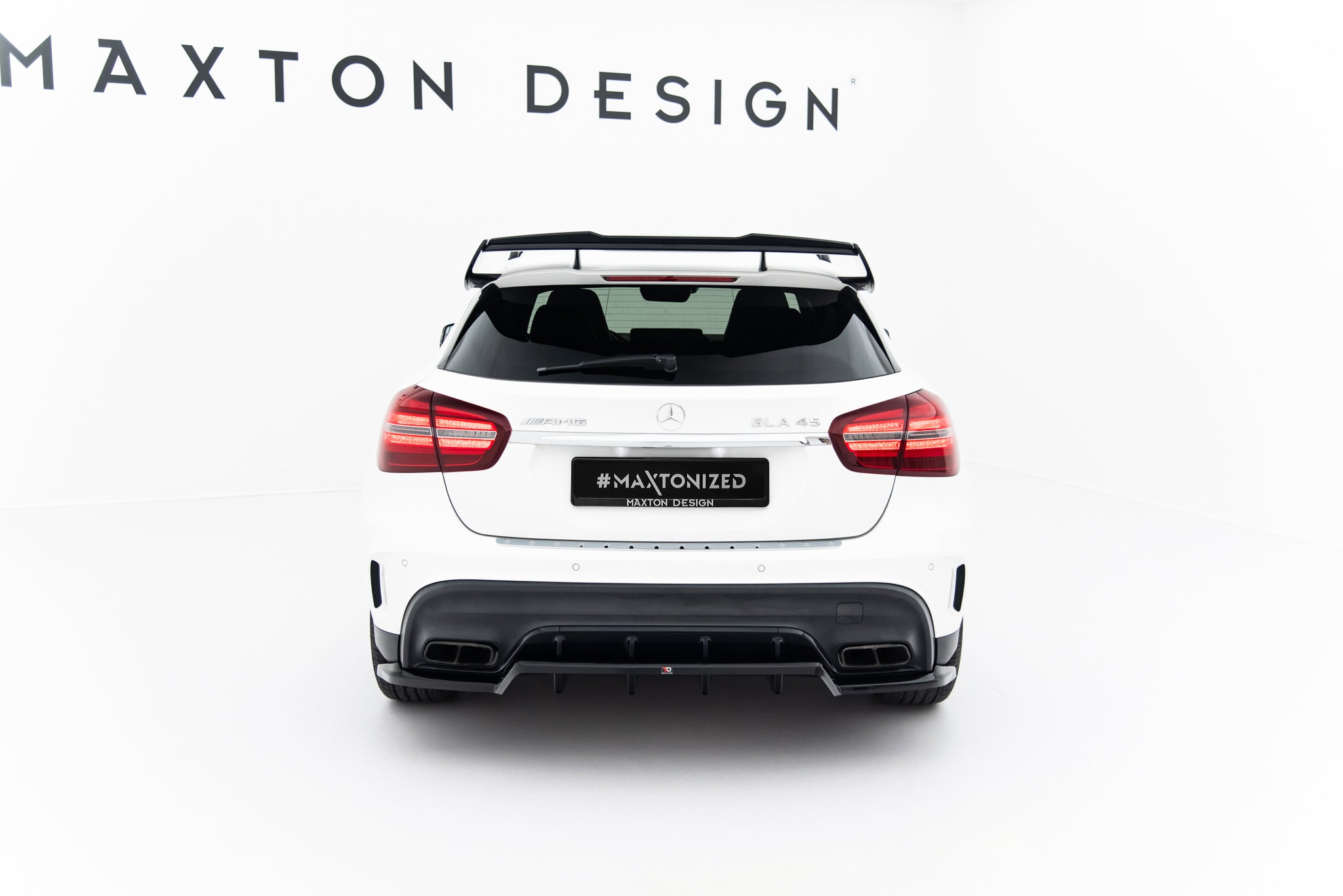 Mittlerer Heckdiffusor (mit einem vertikalem balken) Mercedes-Benz GLA 45 AMG X156 Facelift
