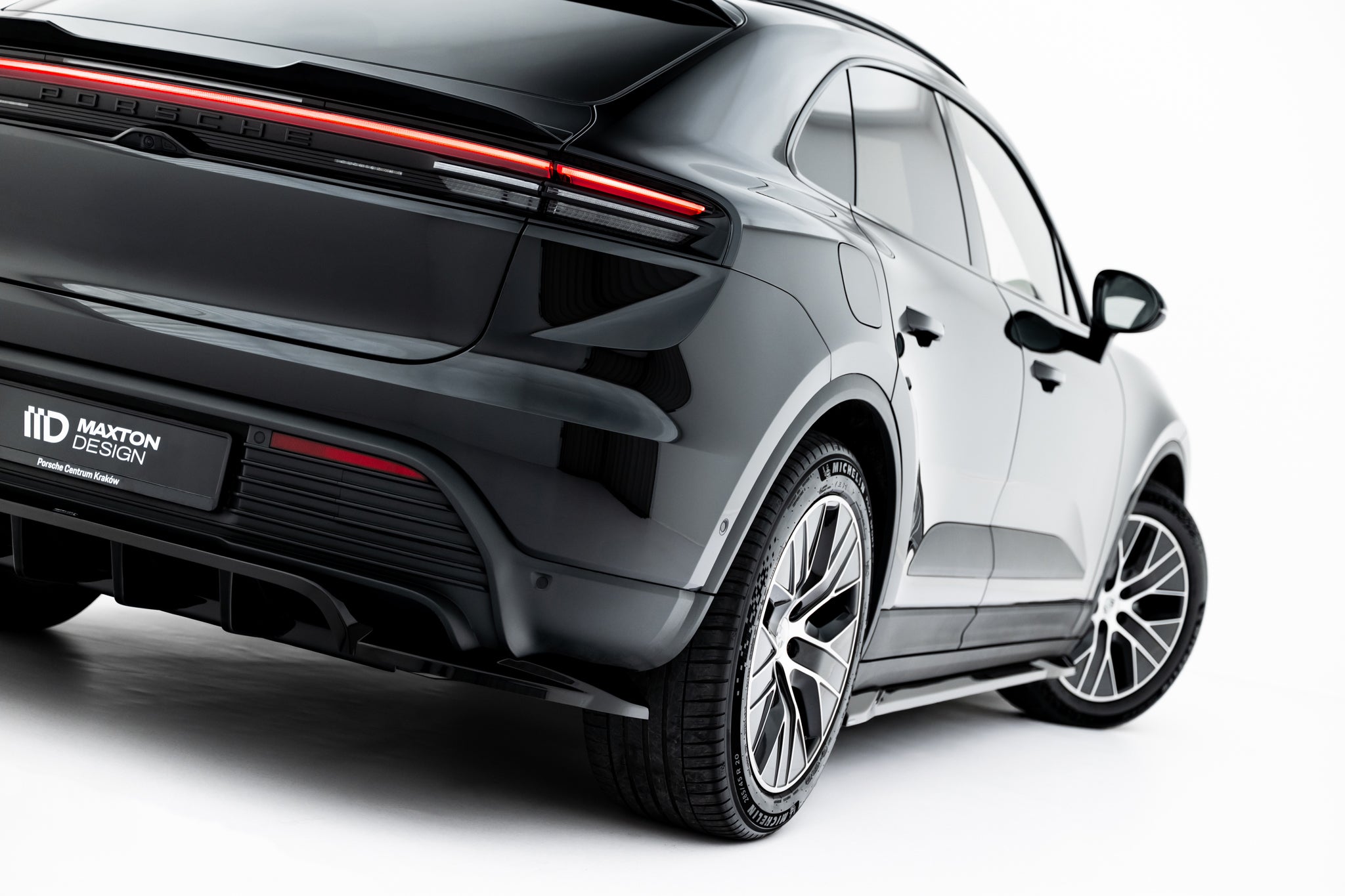 Mittlerer Heckdiffusor (mit einem vertikalem balken) Porsche Macan EV MK1
