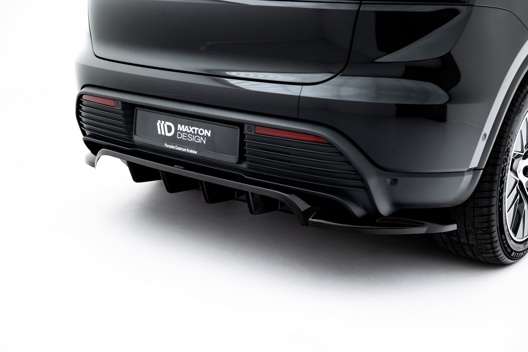 Mittlerer Heckdiffusor (mit einem vertikalem balken) Porsche Macan EV MK1