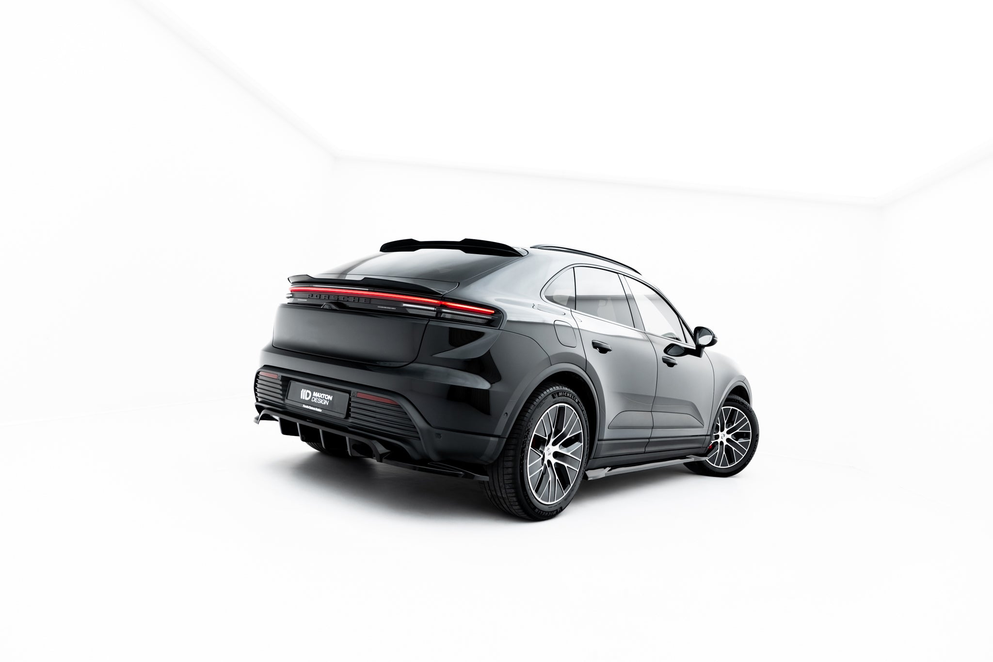 Mittlerer Heckdiffusor (mit einem vertikalem balken) Porsche Macan EV MK1
