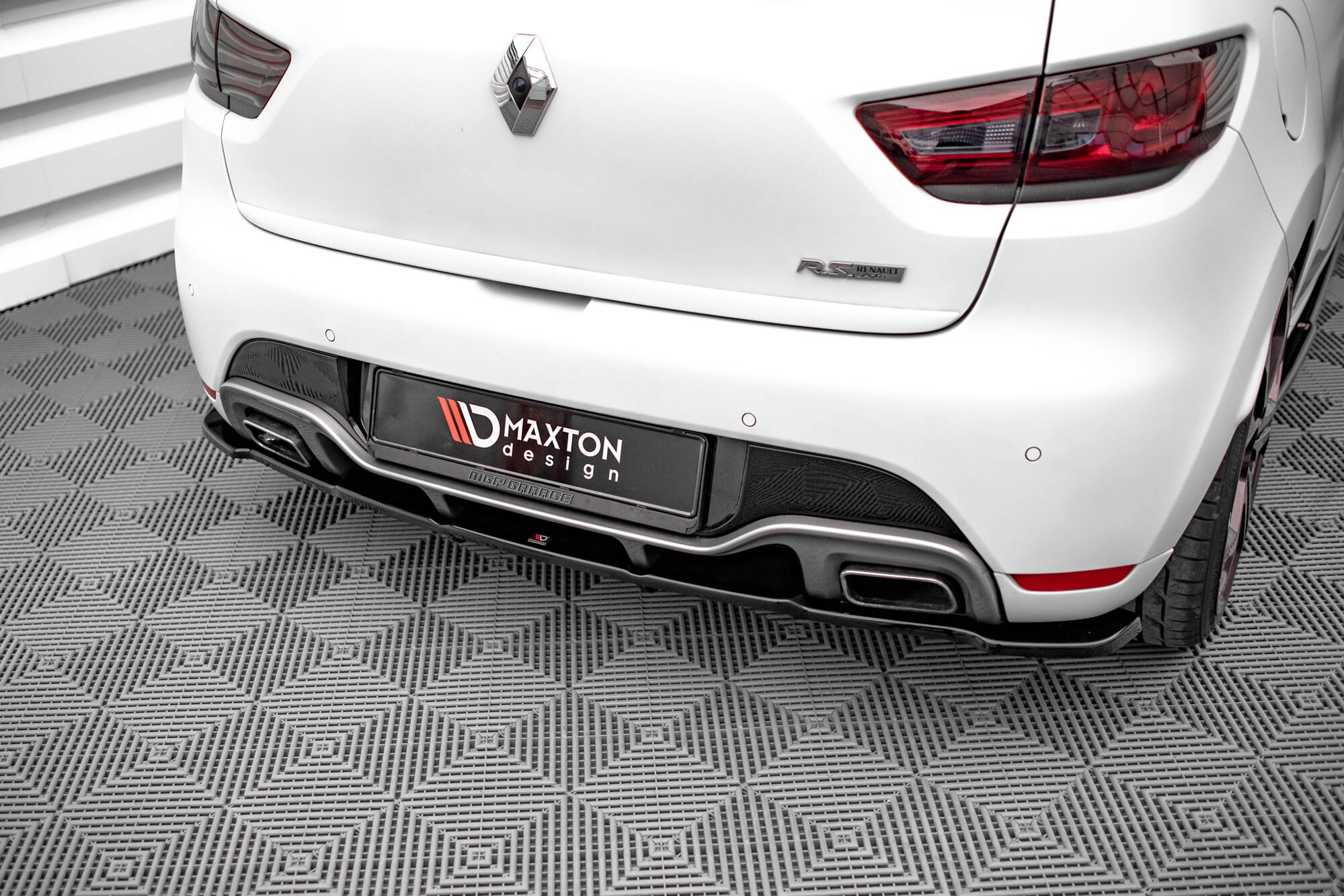 Heckdiffusor Renault Clio RS Mk4 mit vertikalem Balken