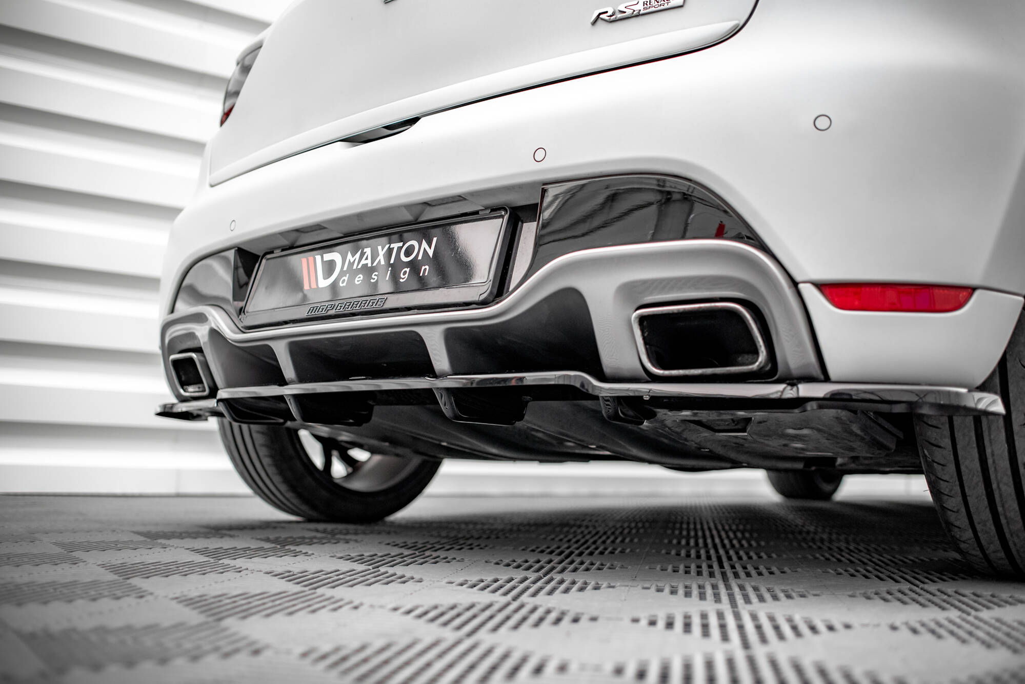 Heckdiffusor Renault Clio RS Mk4 mit vertikalem Balken