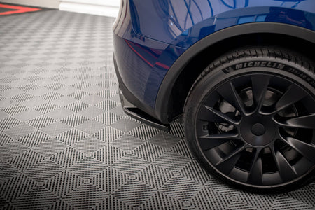 Heckdiffusor Tesla Model Y mit vertikalem Balken