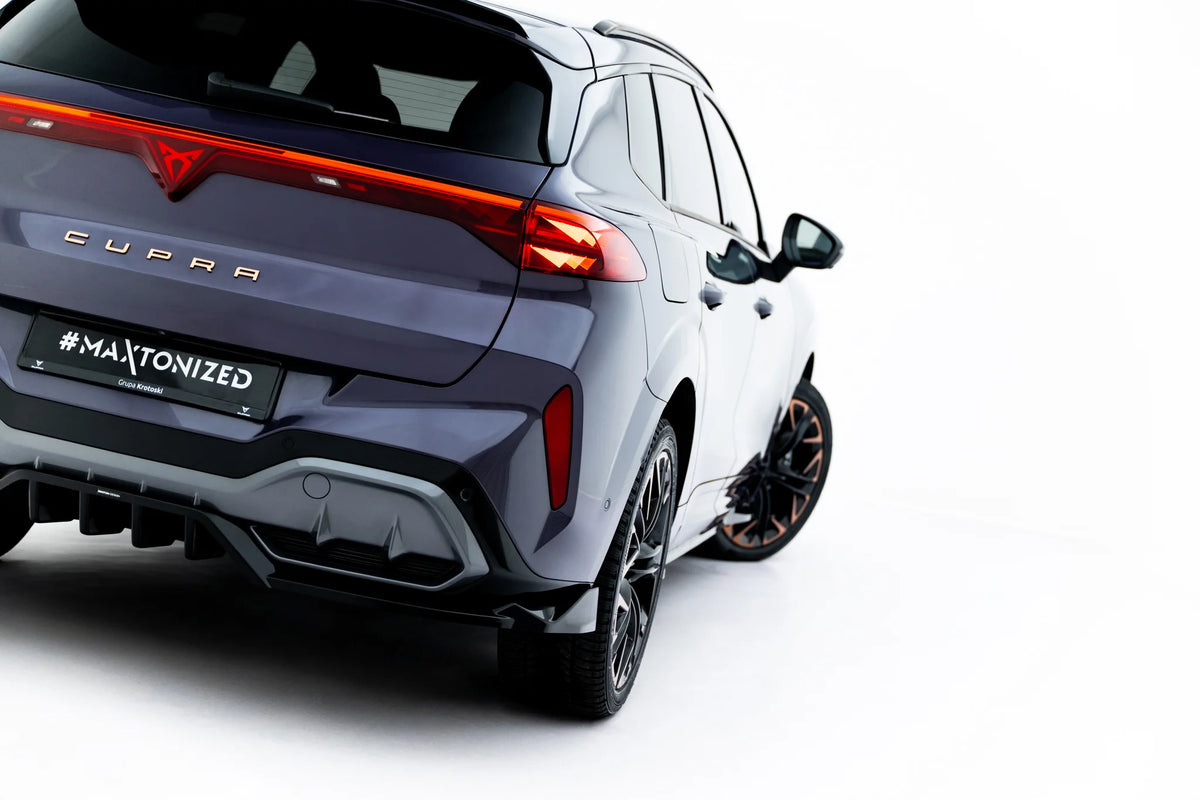 Mittlerer Heckdiffusor (mit einem vertikalem balken) V.3 Cupra Terramar MK1 (Version mit Anhängerkupplung)