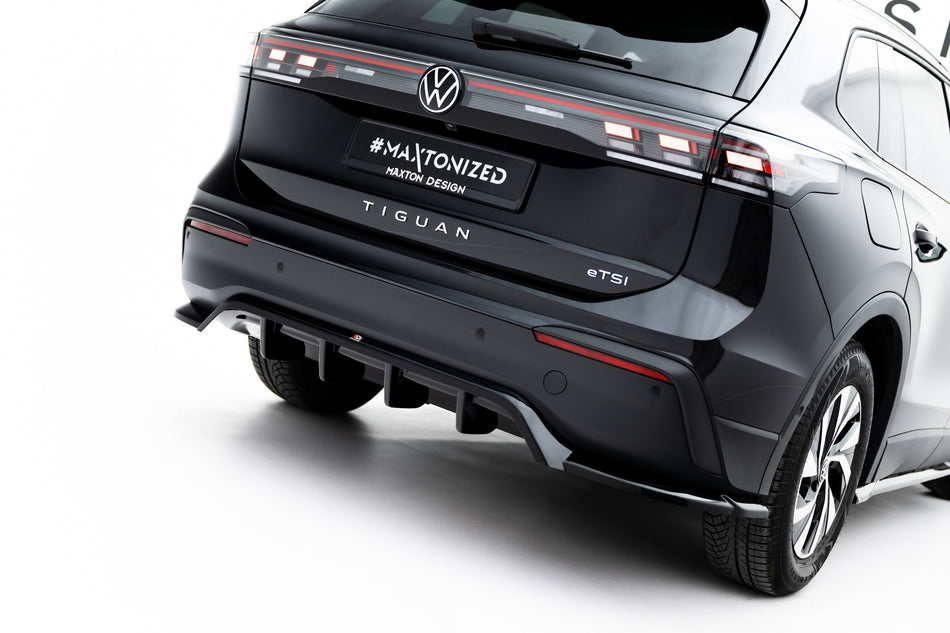 Heckdiffusor Volkswagen Tiguan Mk3 mit einem vertikalen Balken