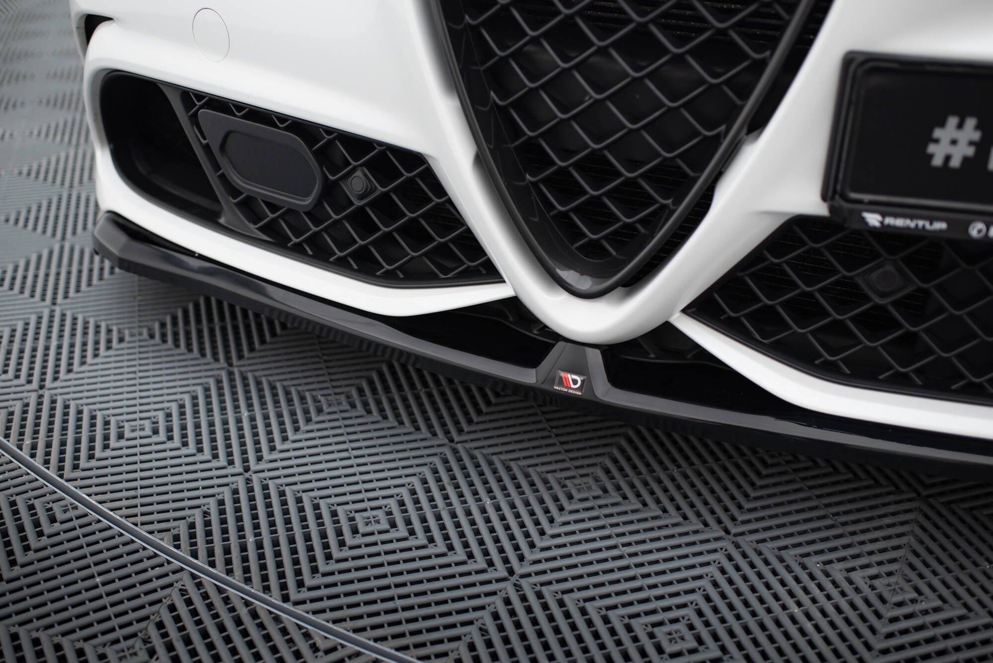 Frontspoiler Lippe, Seitenschweller und Heckdiffusor Alfa Romeo Giulia Quadrifoglio
