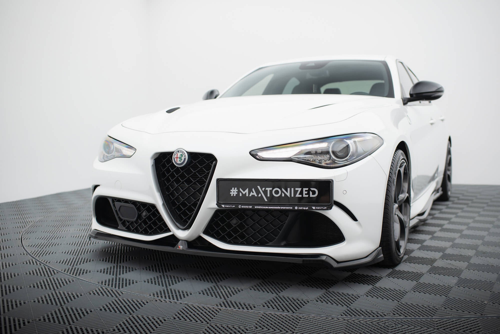 Frontspoiler Lippe, Seitenschweller und Heckdiffusor Alfa Romeo Giulia Quadrifoglio