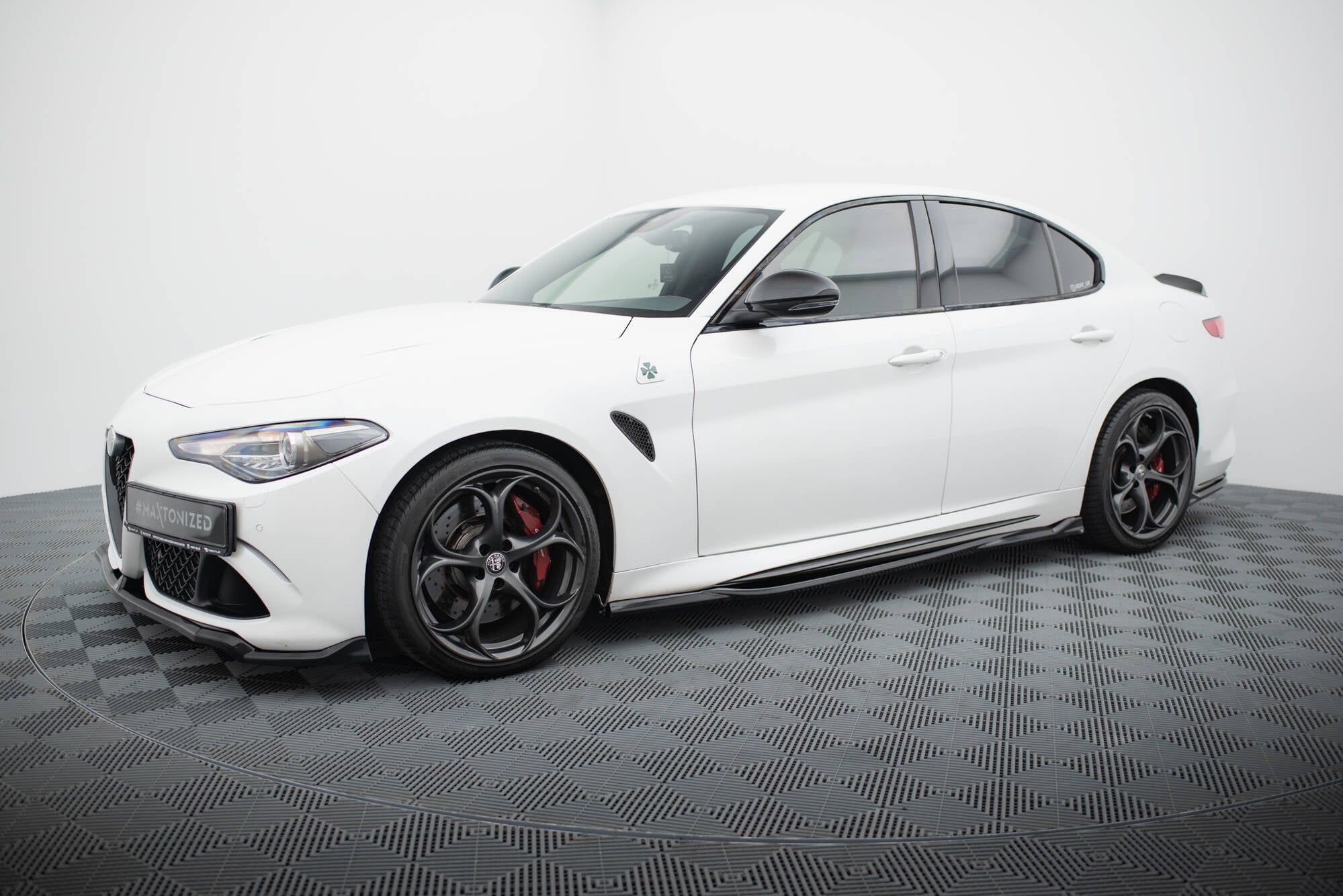 Frontspoiler Lippe, Seitenschweller und Heckdiffusor Alfa Romeo Giulia Quadrifoglio