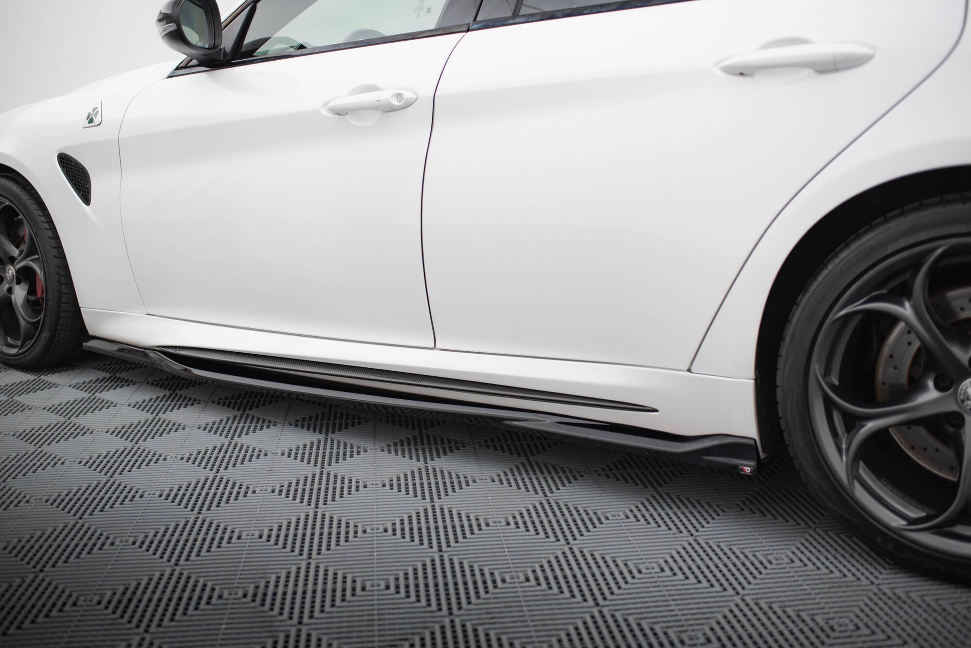 Frontspoiler Lippe, Seitenschweller und Heckdiffusor Alfa Romeo Giulia Quadrifoglio