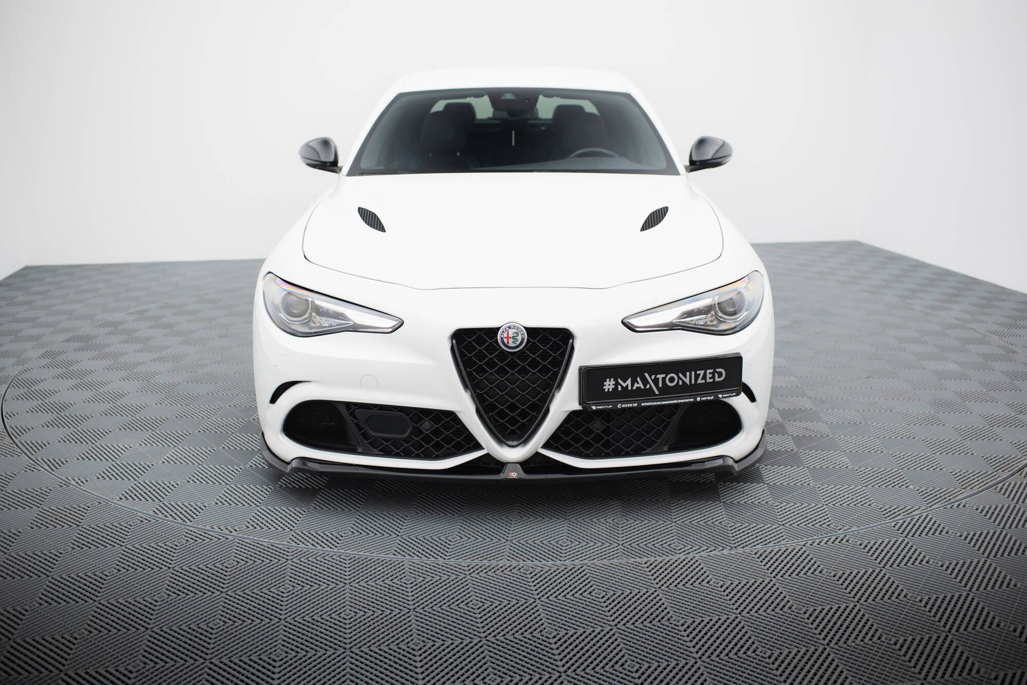 Frontspoiler Lippe, Seitenschweller und Heckdiffusor Alfa Romeo Giulia Quadrifoglio