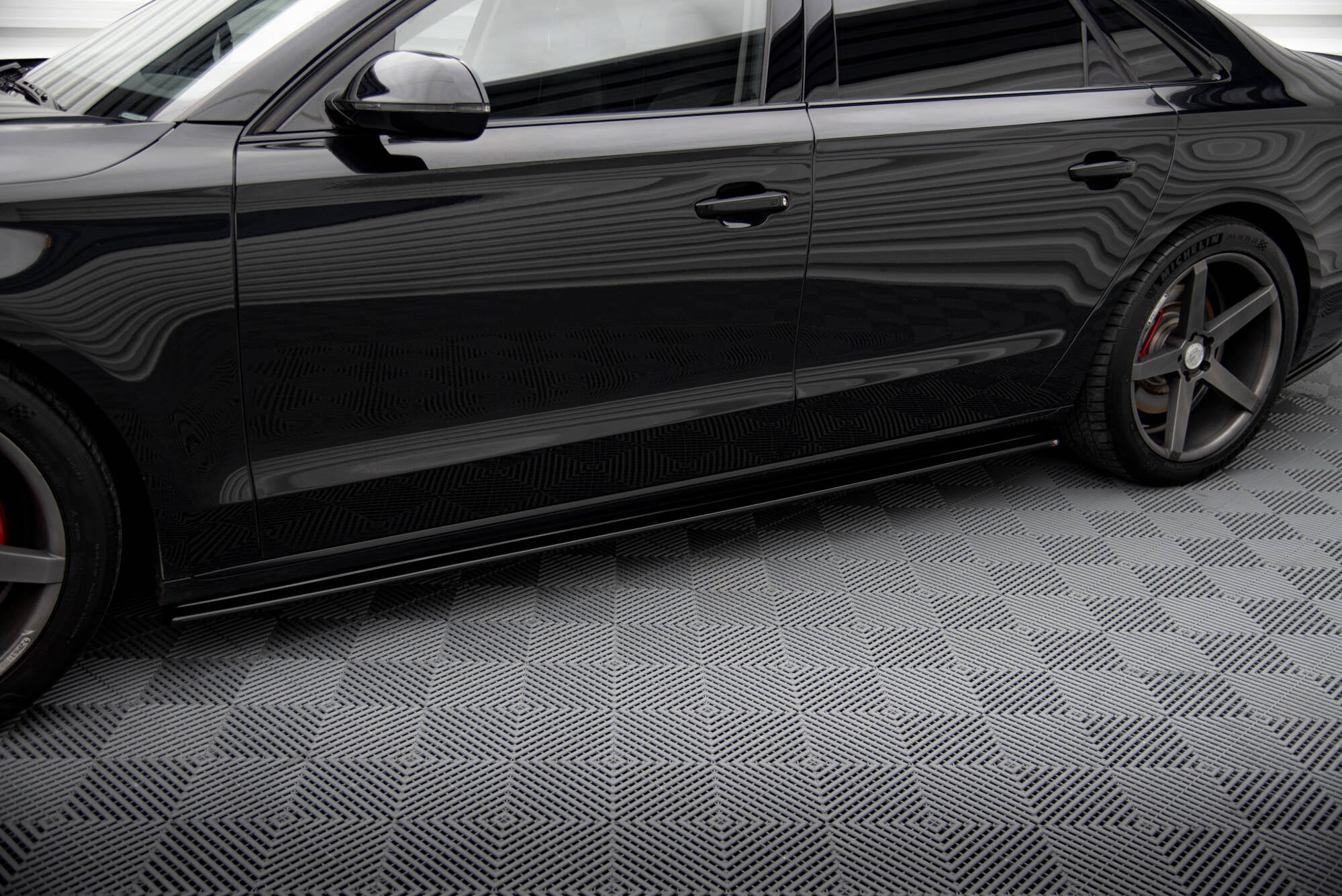 Frontspoiler Lippe, Seitenschweller und Heckdiffusor Satz Audi A8 D4