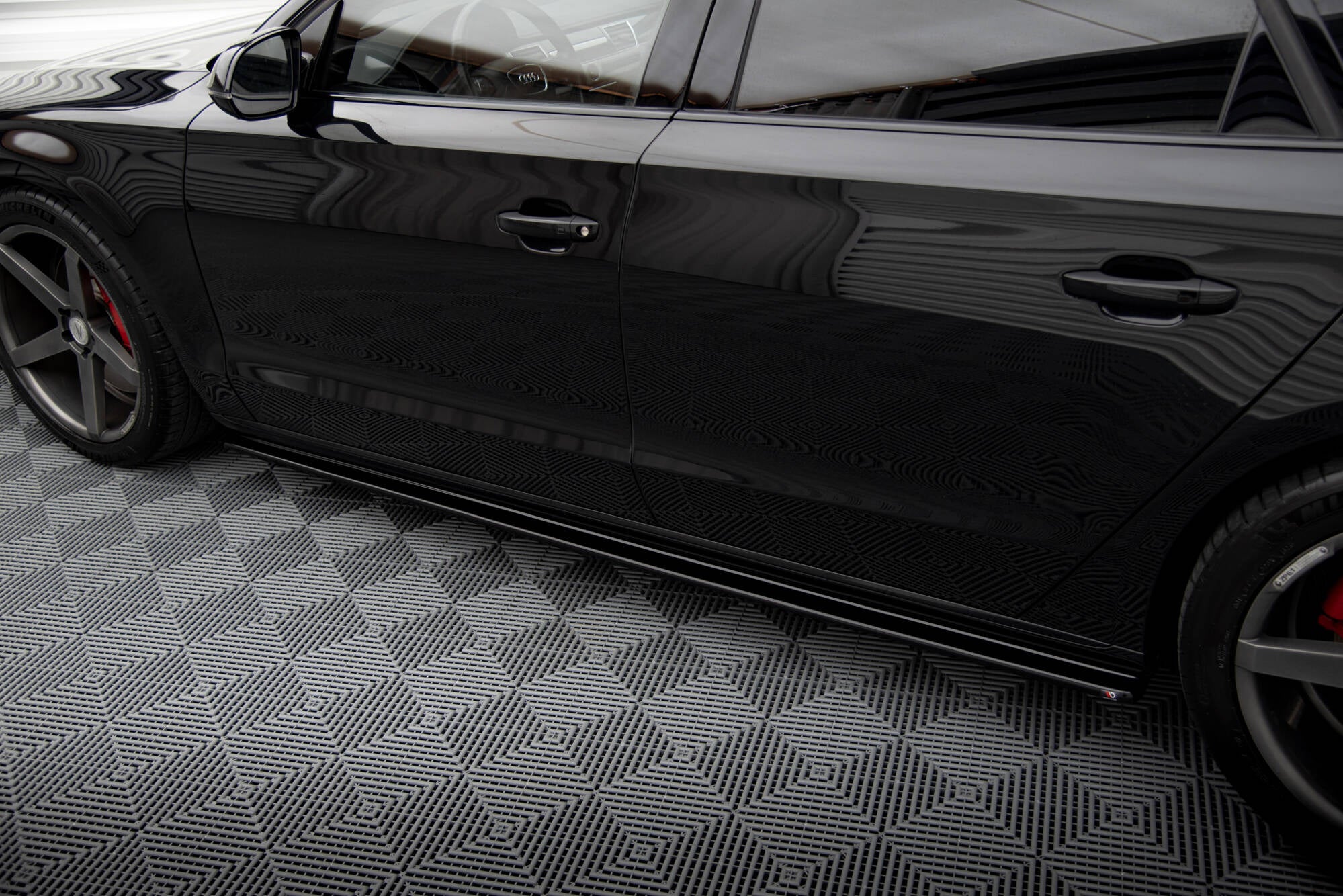 Frontspoiler Lippe, Seitenschweller und Heckdiffusor Satz Audi A8 D4