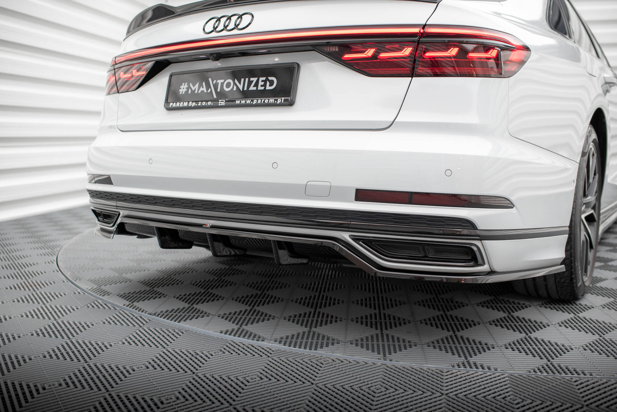 Frontspoiler Lippe, Seitenschweller und Heckdiffusor Audi A8 S-Line D5