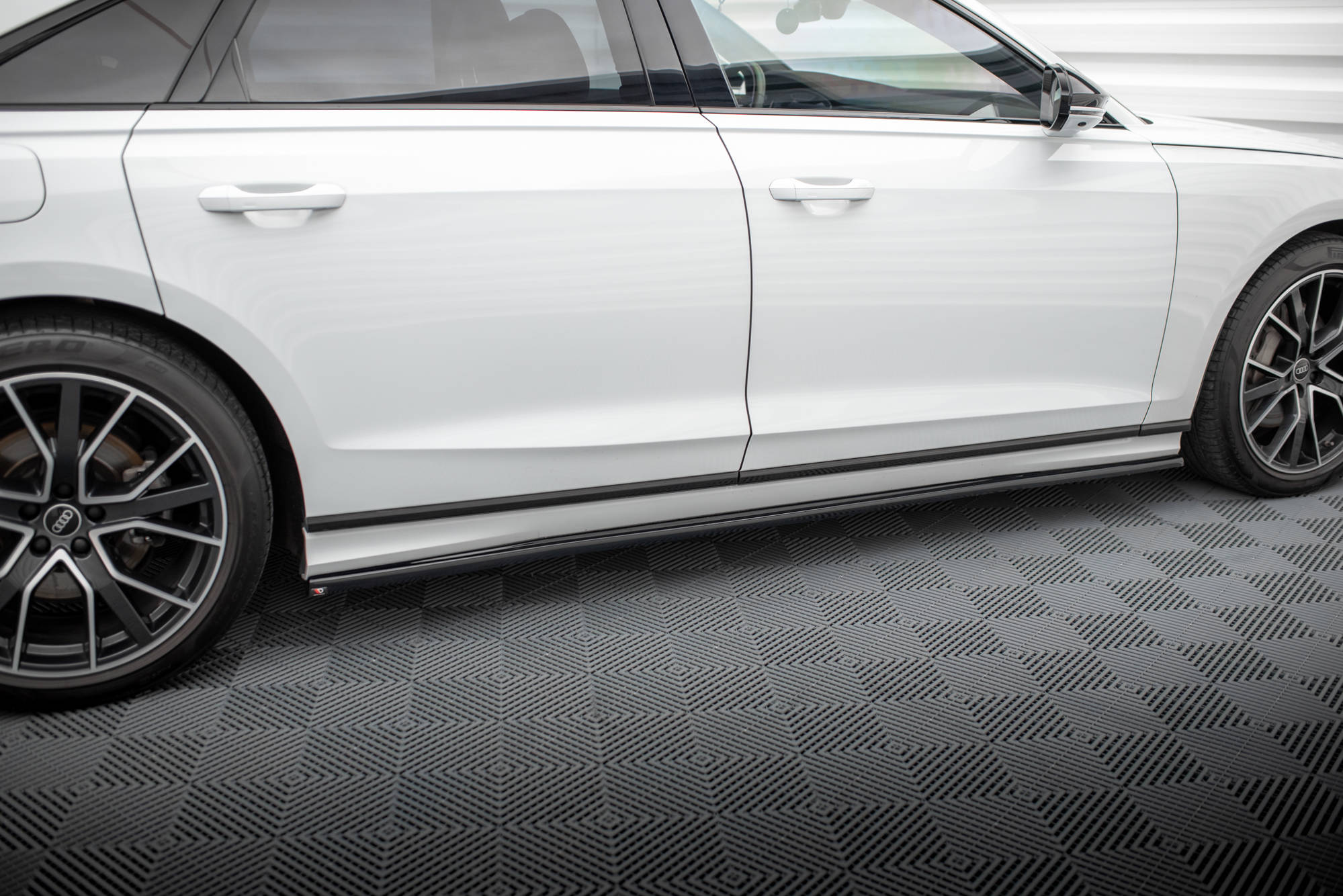 Frontspoiler Lippe, Seitenschweller und Heckdiffusor Audi A8 S-Line D5