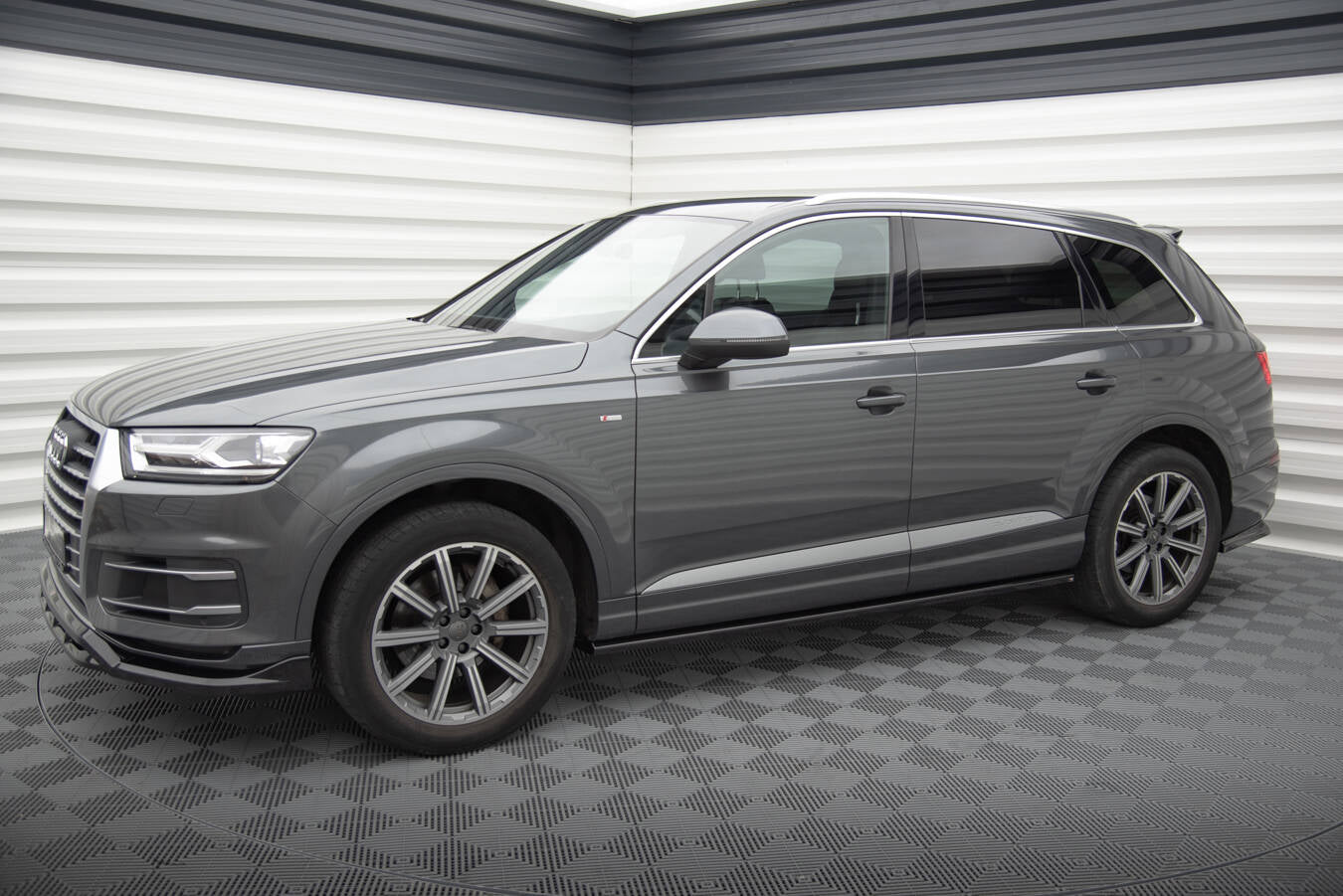 Frontspoiler Lippe, Seitenschweller und Heckdiffusor für Audi Q7 Mk2