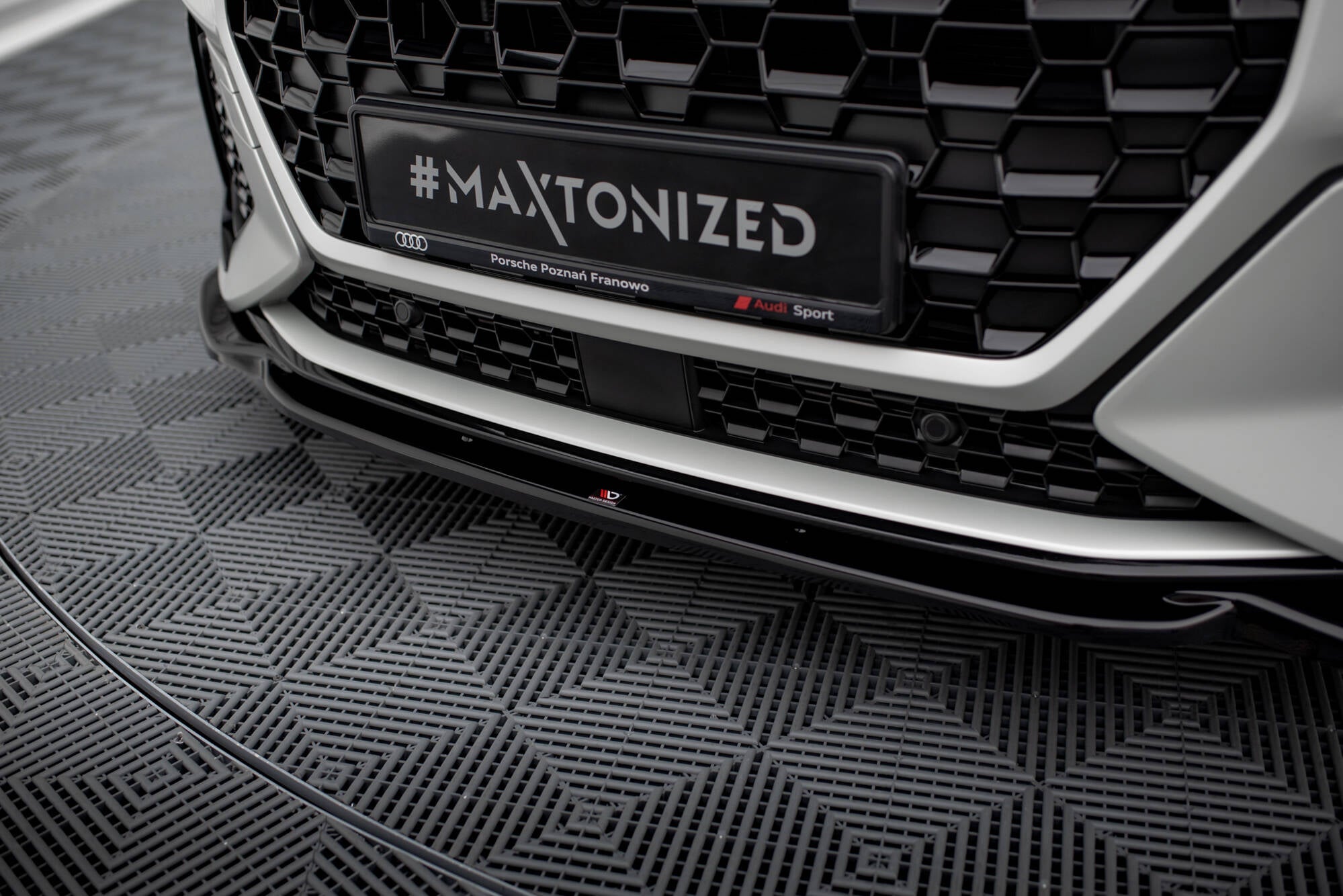 Frontspoiler Lippe, Seitenschweller und Heckseiten Flaps Audi RSQ3 F3