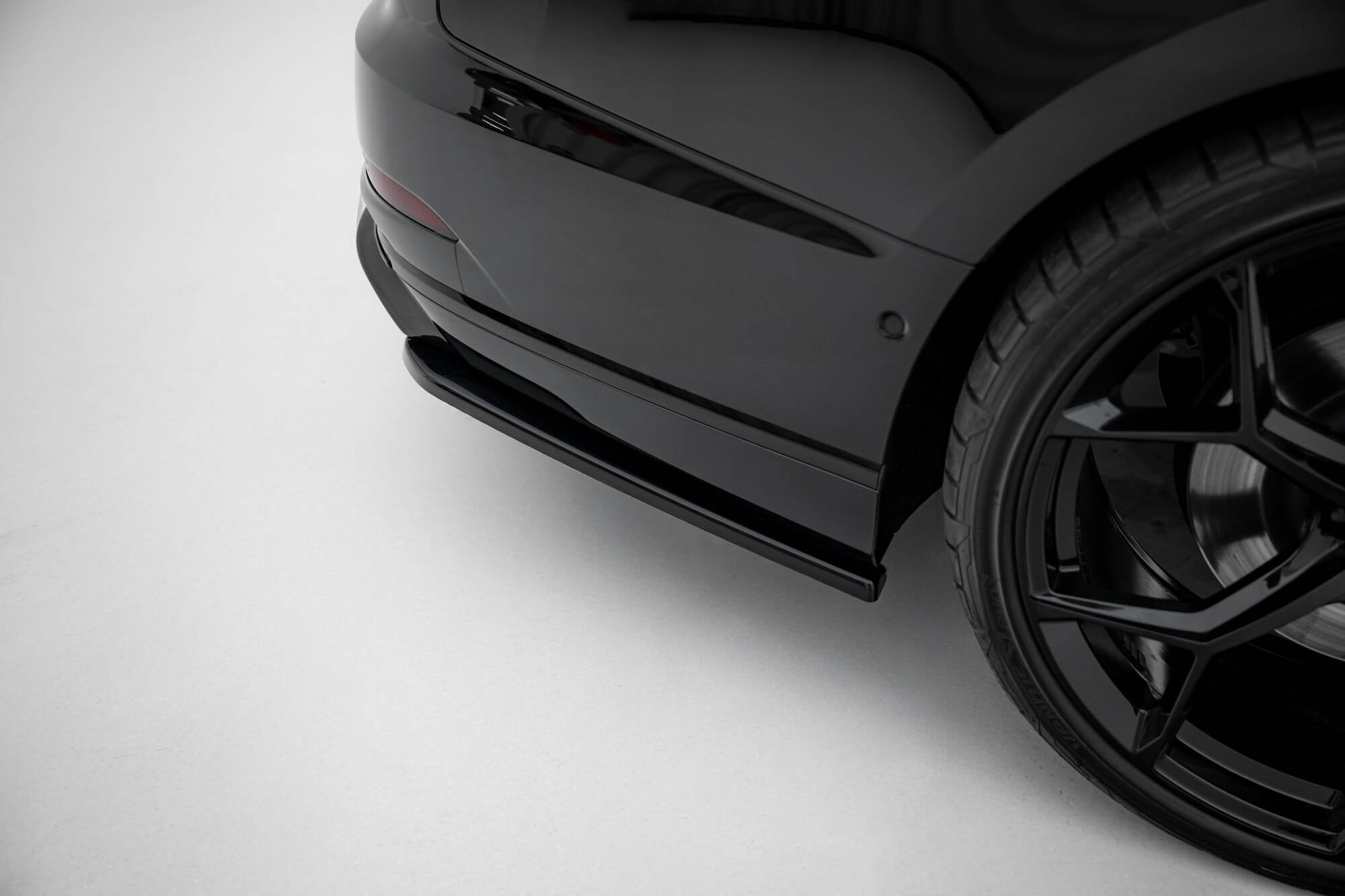 Frontspoiler Lippe, Seitenschweller und Heckdiffusor Satz Audi S8 D5