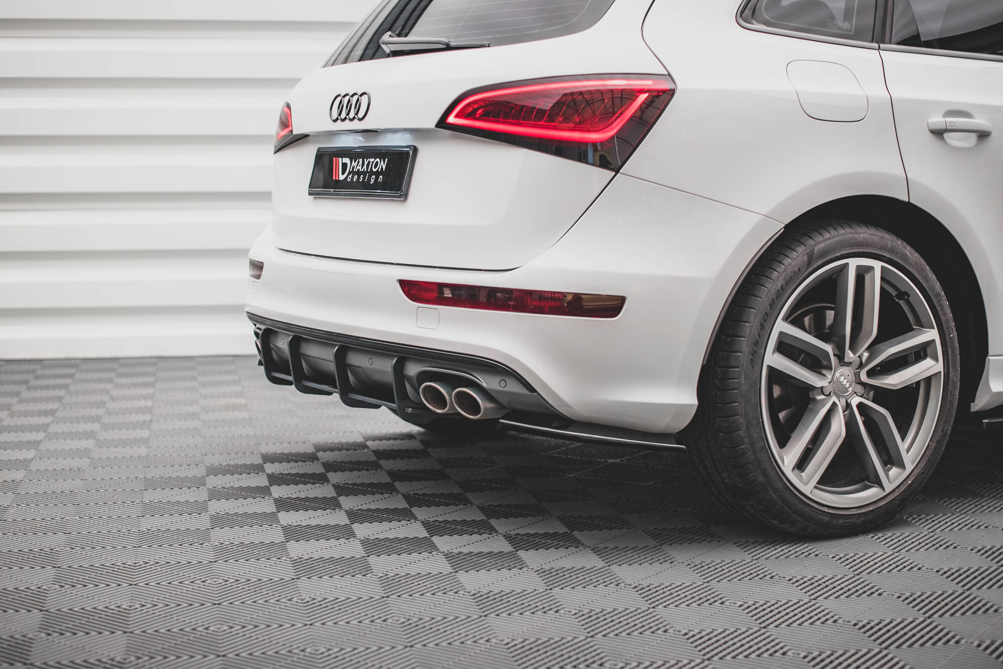 Frontspoiler Lippe, Seitenschweller, Heckseiten Flaps und Heckdiffusor Audi SQ5 Mk1
