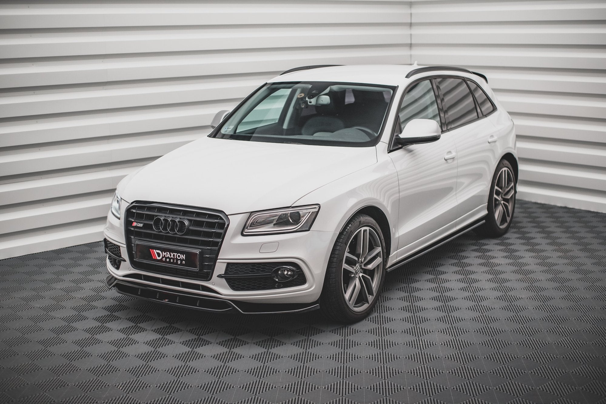 Frontspoiler Lippe, Seitenschweller, Heckseiten Flaps und Heckdiffusor Audi SQ5 Mk1