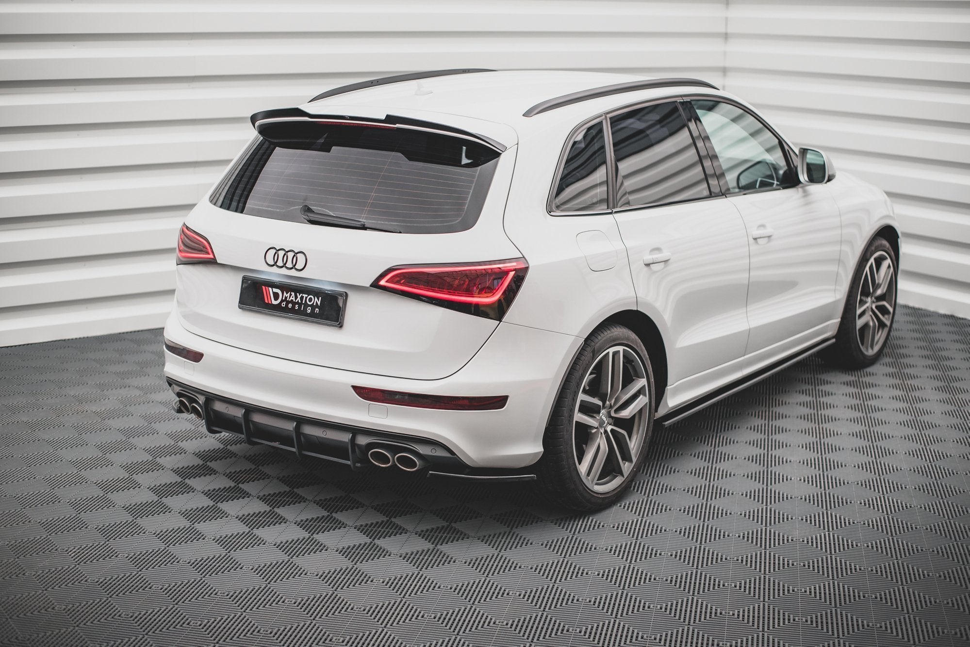 Frontspoiler Lippe, Seitenschweller, Heckseiten Flaps und Heckdiffusor Audi SQ5 Mk1