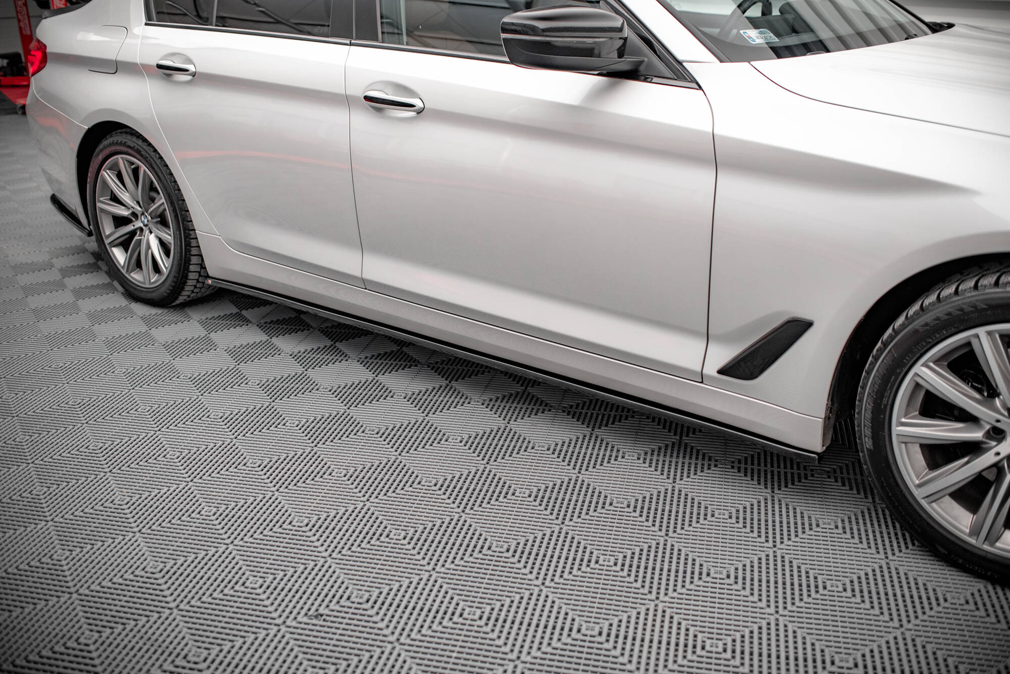 Frontspoiler Lippe, Seitenschweller und Heckdiffusor BMW 5 Sedan G30