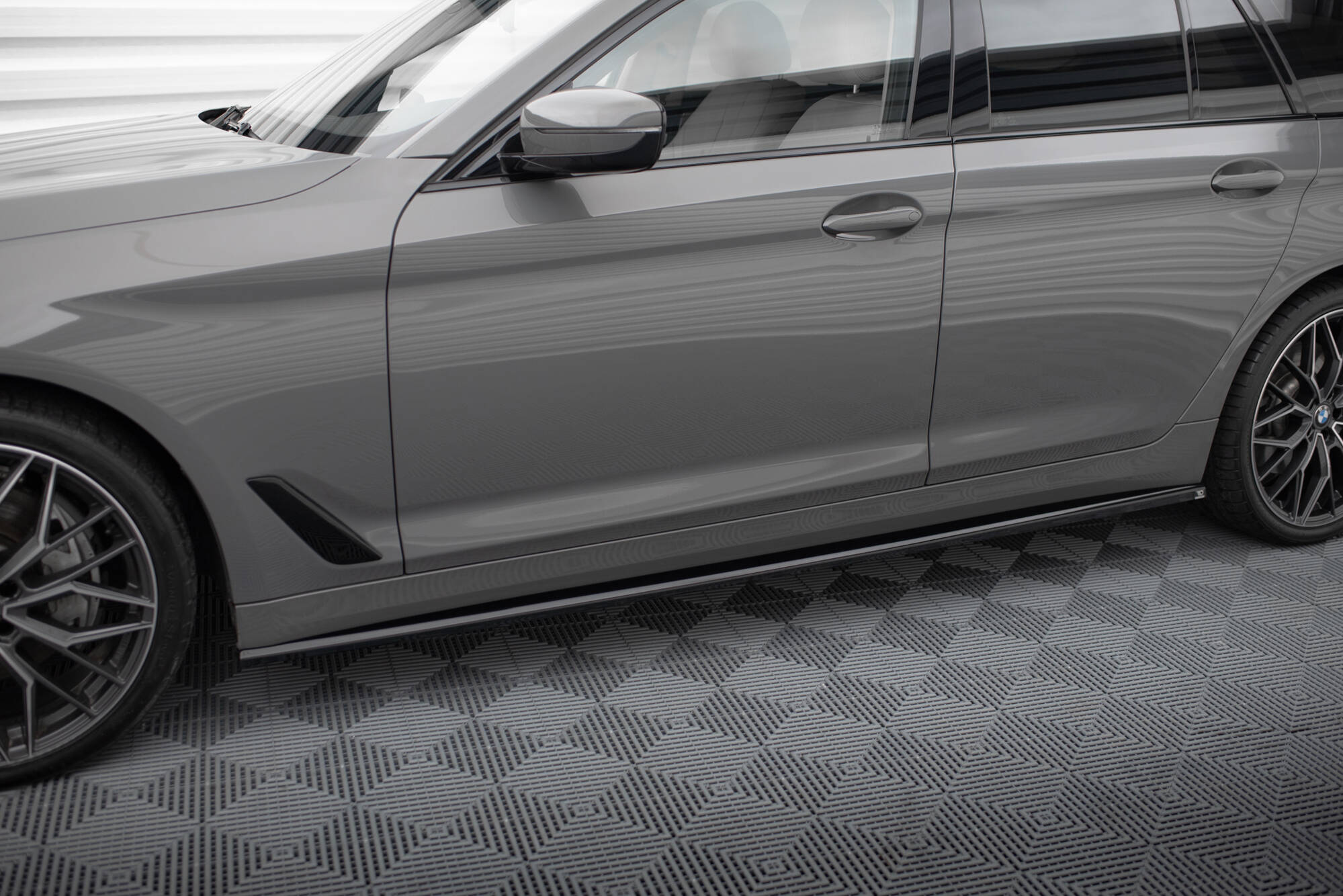 Frontspoiler Lippe, Seitenschweller, Heckdiffusor, Heckseiten Flaps BMW 5 Touring G31
