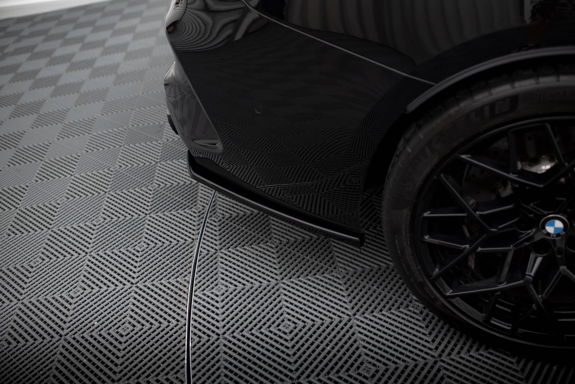 Frontspoiler Lippe, Seitenschweller, Heckdiffusor und Heckseiten Flaps BMW M8 Gran Coupe F93