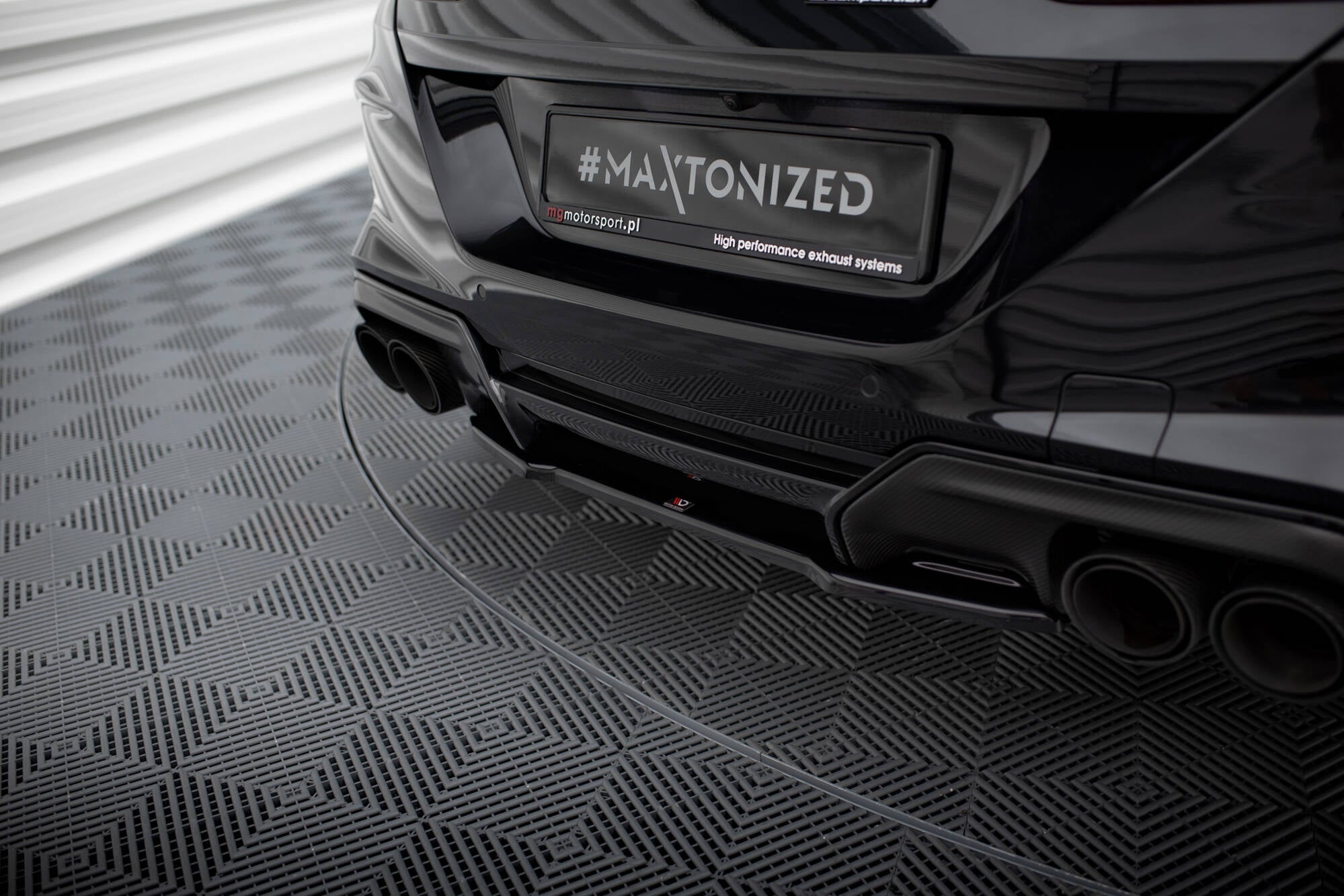 Frontspoiler Lippe, Seitenschweller, Heckdiffusor und Heckseiten Flaps BMW M8 Gran Coupe F93