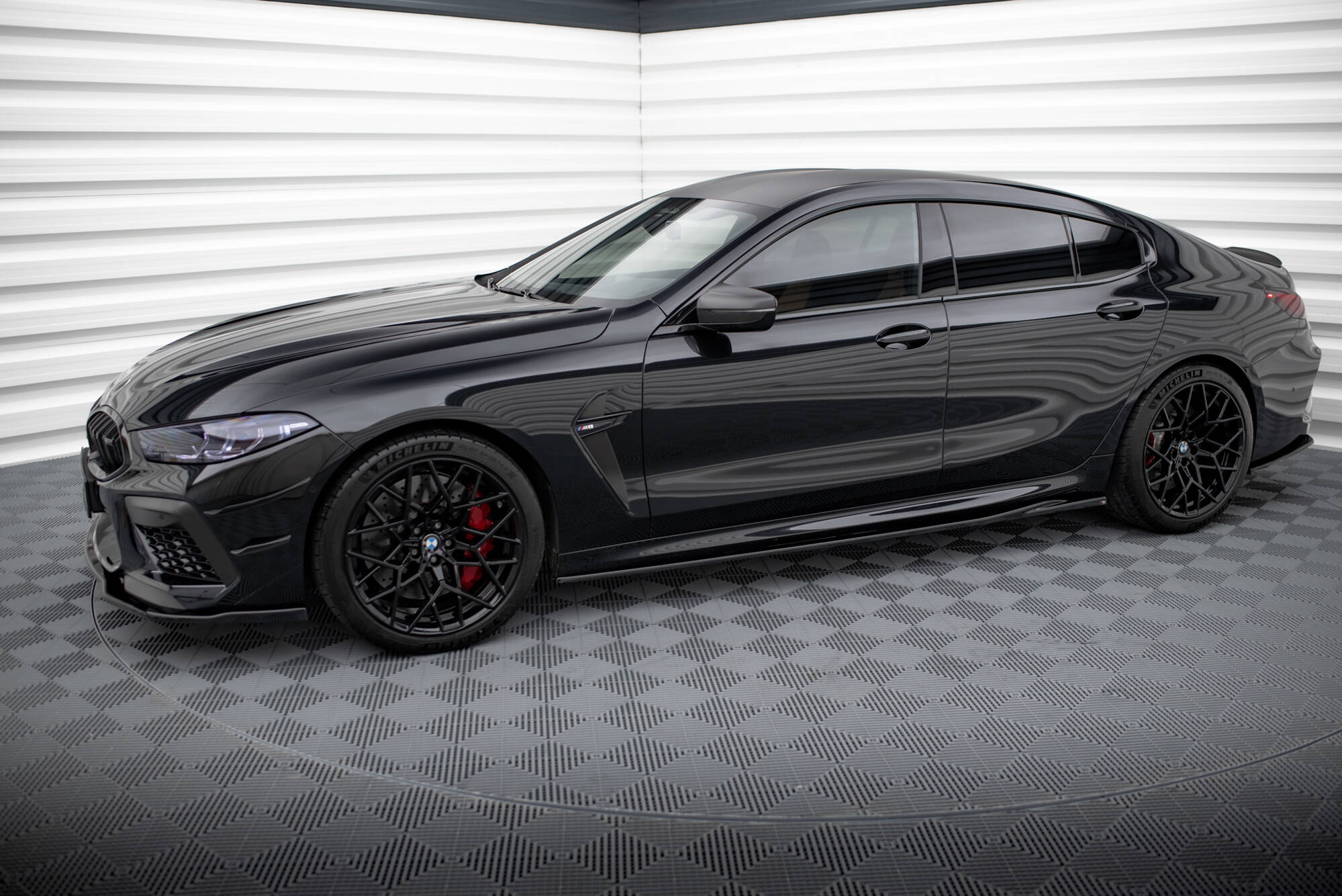 Frontspoiler Lippe, Seitenschweller, Heckdiffusor und Heckseiten Flaps BMW M8 Gran Coupe F93